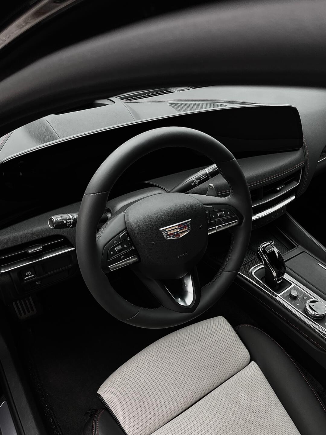 哪有年轻人不喜欢凯迪拉克ct5的?