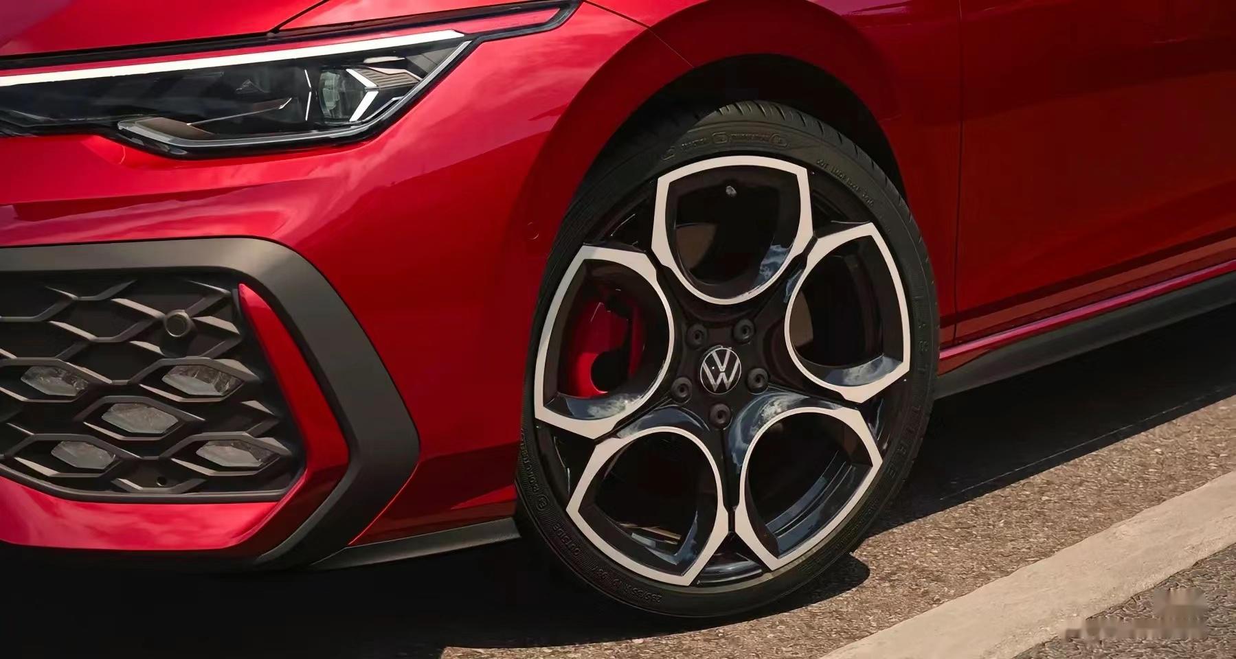 5代高尔夫gti官图 高尔夫gti一直都贼帅,这一代花瓣轮毂直接长在了我