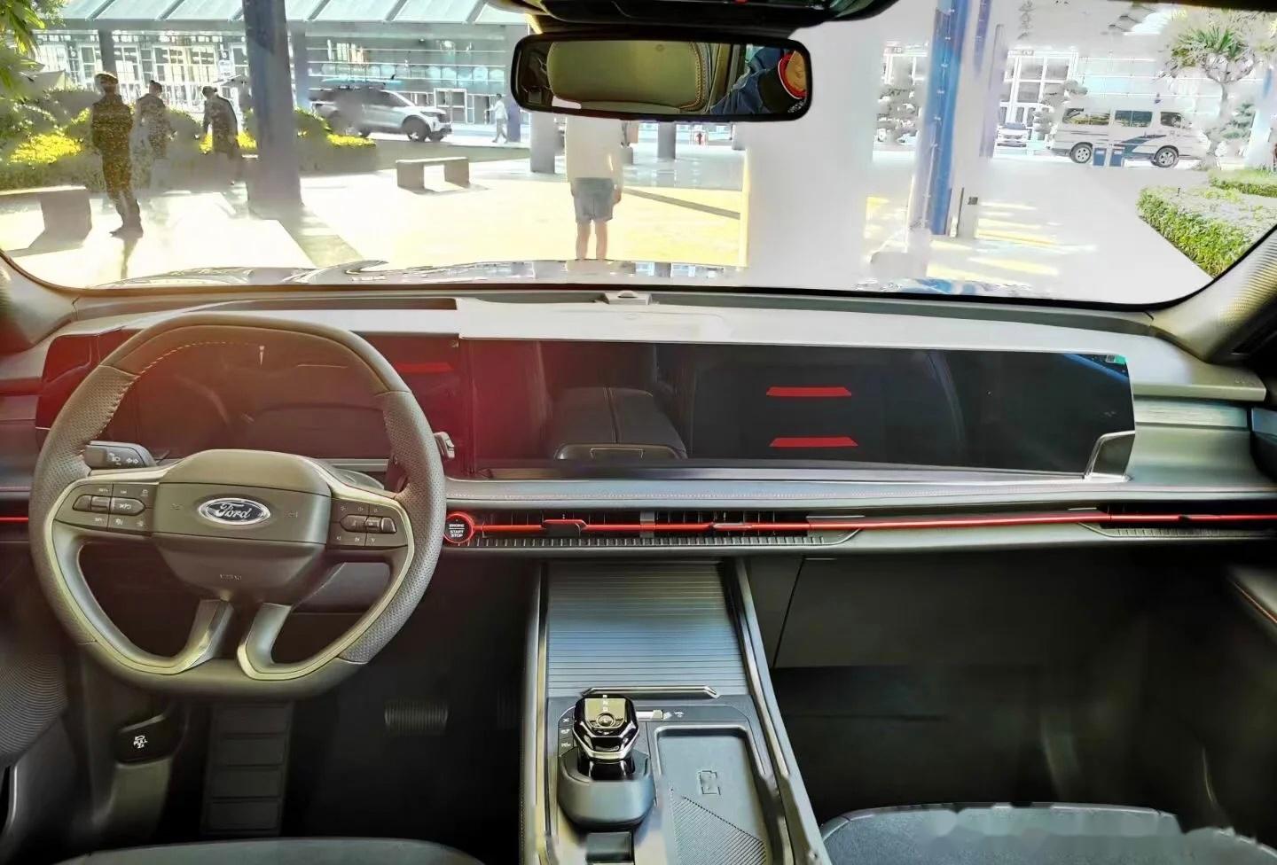 锐界l,全家安心出游的好伙伴 锐界l这次配置得到升级,中控台采用大联