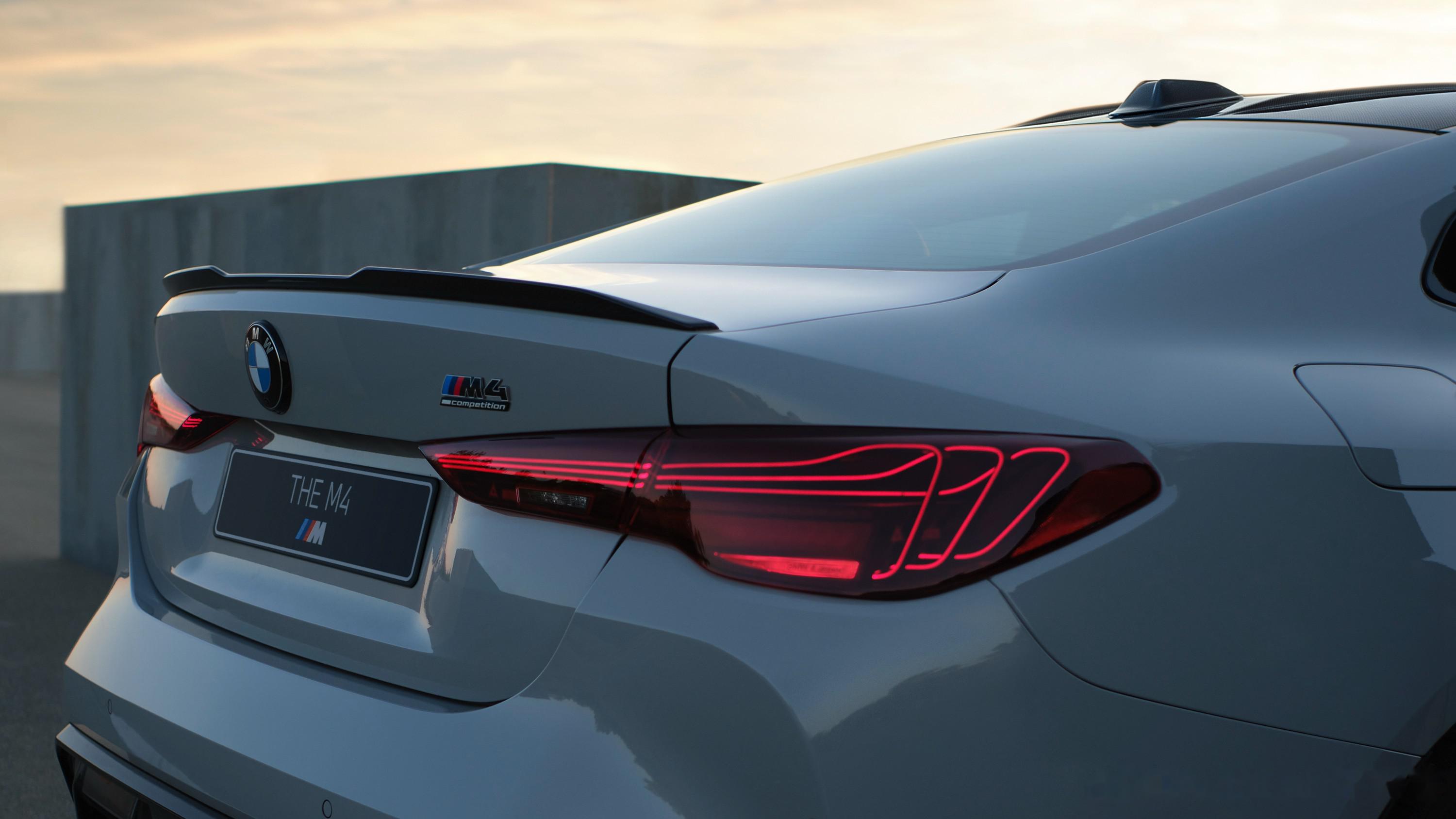 >易车>社区>宝马m4社区>新bmwm4家族正式上市了,这3d激光尾灯是真的炫