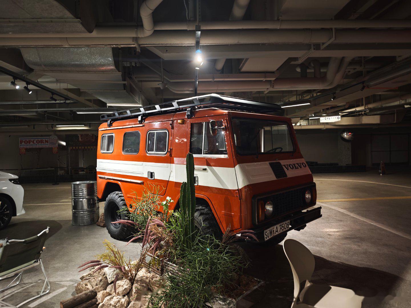 打卡深圳garage超級車庫 氛围超级好,因为来得晚,车还随便停 就是不