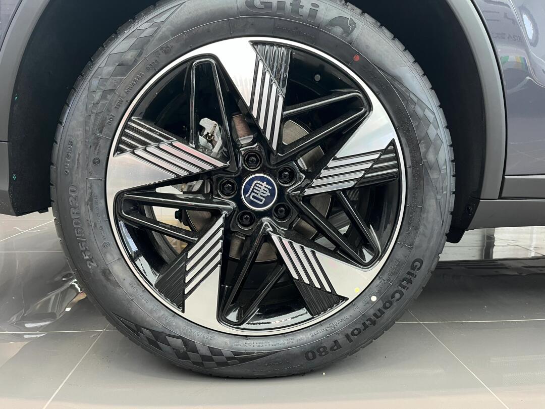 比亚迪唐dm-i荣耀版配置怎么选?