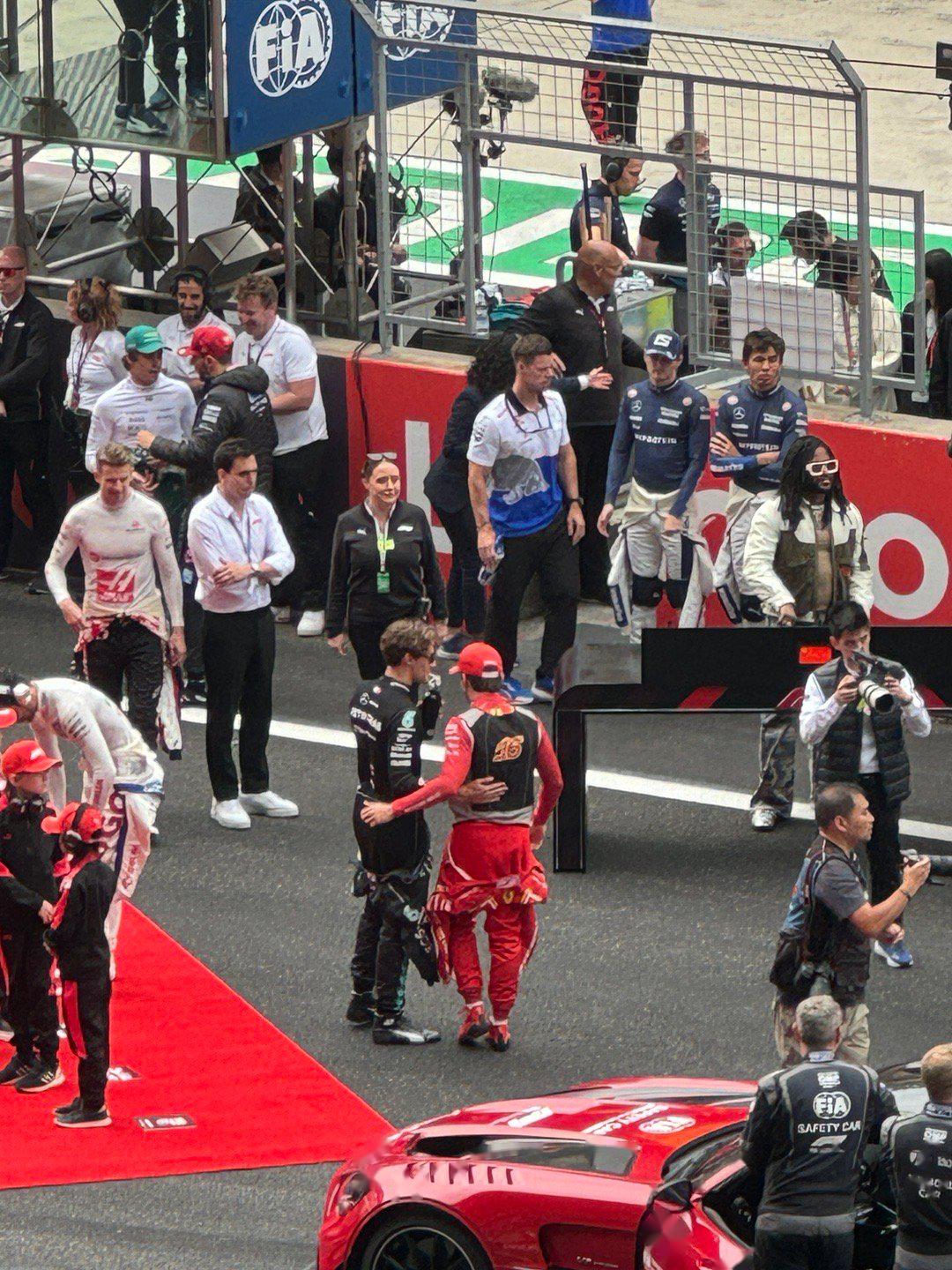 四年后是和阿宝一起看的f1中国站! max稳赢!诺里斯惊喜!冠宇