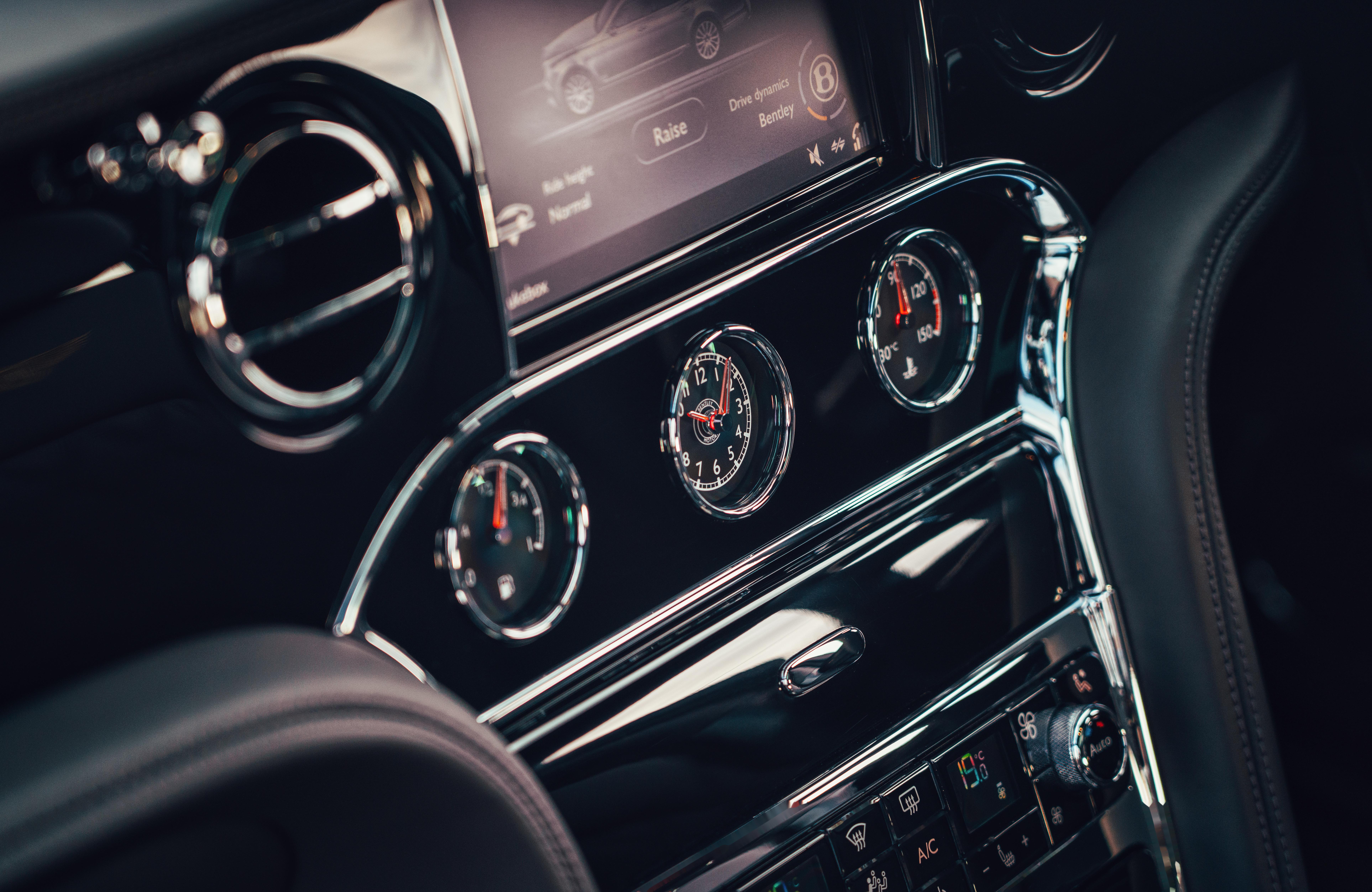 当前位置:>易车>社区>有钱人的社区>宾利慕尚极尽奢华>7708_5011