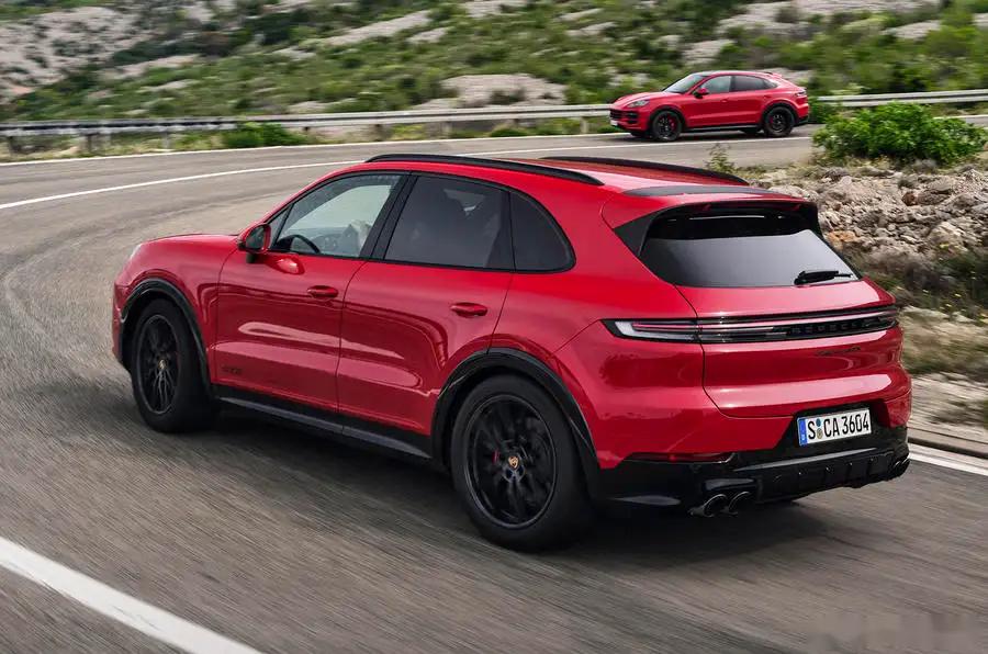 卡宴gts,4.0t v8,500匹,660牛米,百公里加速4.3秒,更低的空悬