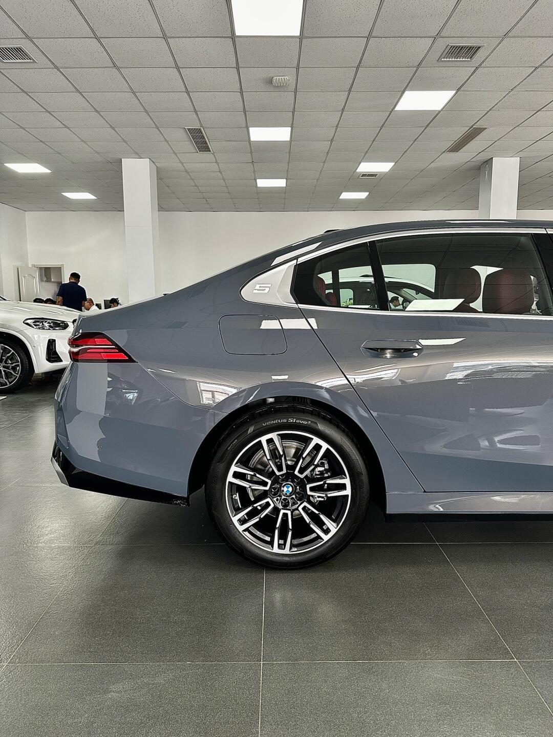 还有人质疑第八代5系帅吗7171