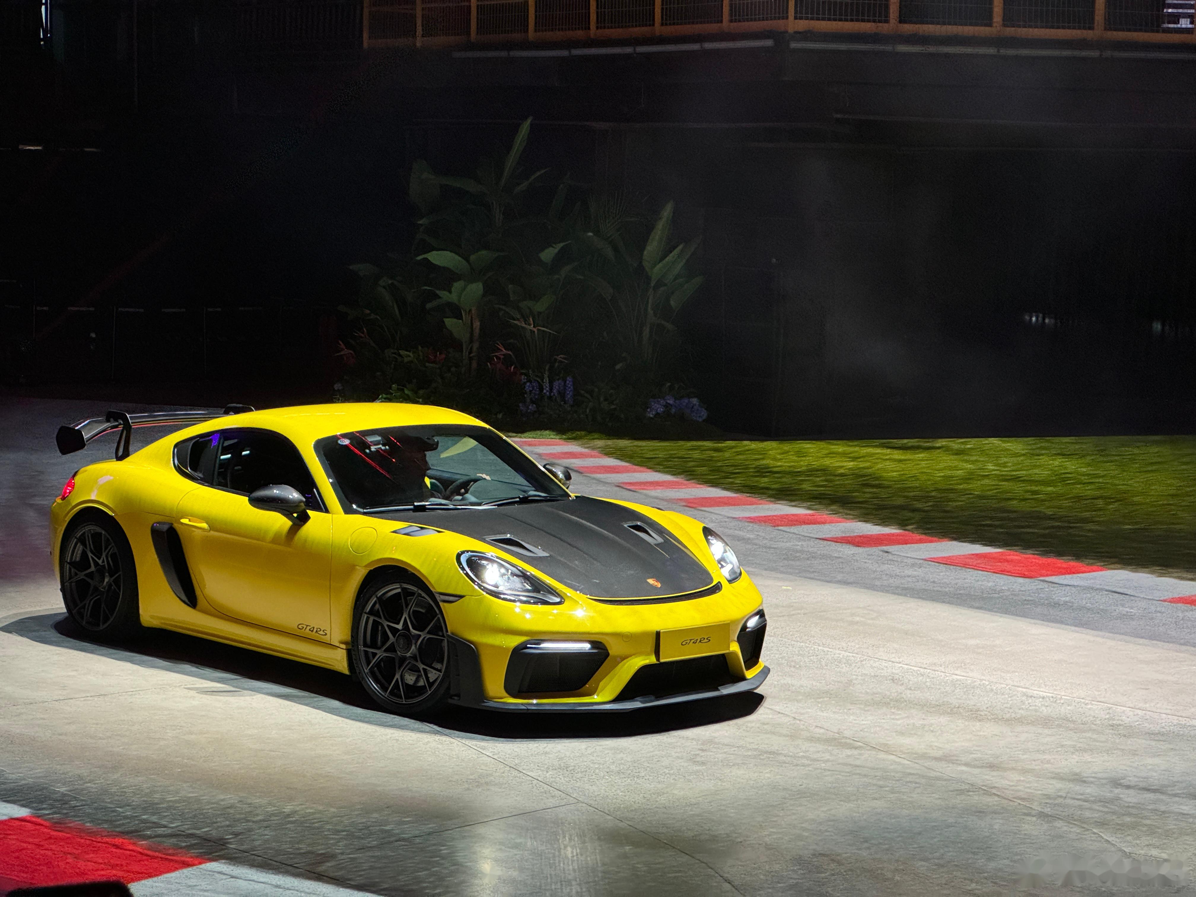 谷爱凌现身保时捷品牌之夜～taycan turbo gt跟大家见面啦!一句话亮点