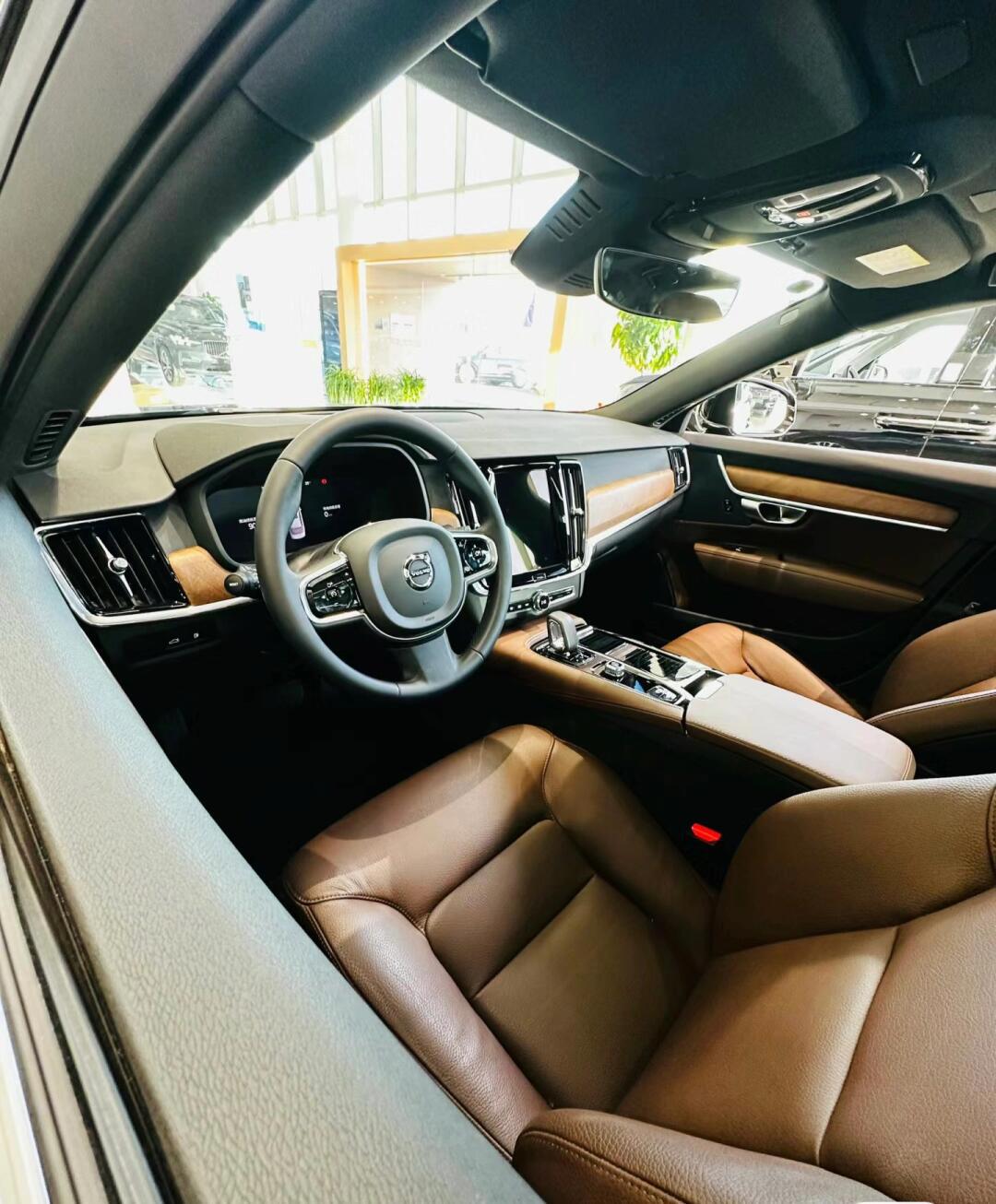 沃尔沃xc902022款内饰图片