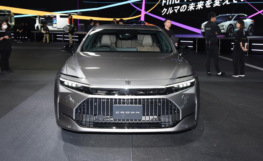 丰田全新皇冠sedan 上市 售299万起皇冠社区易车社区 