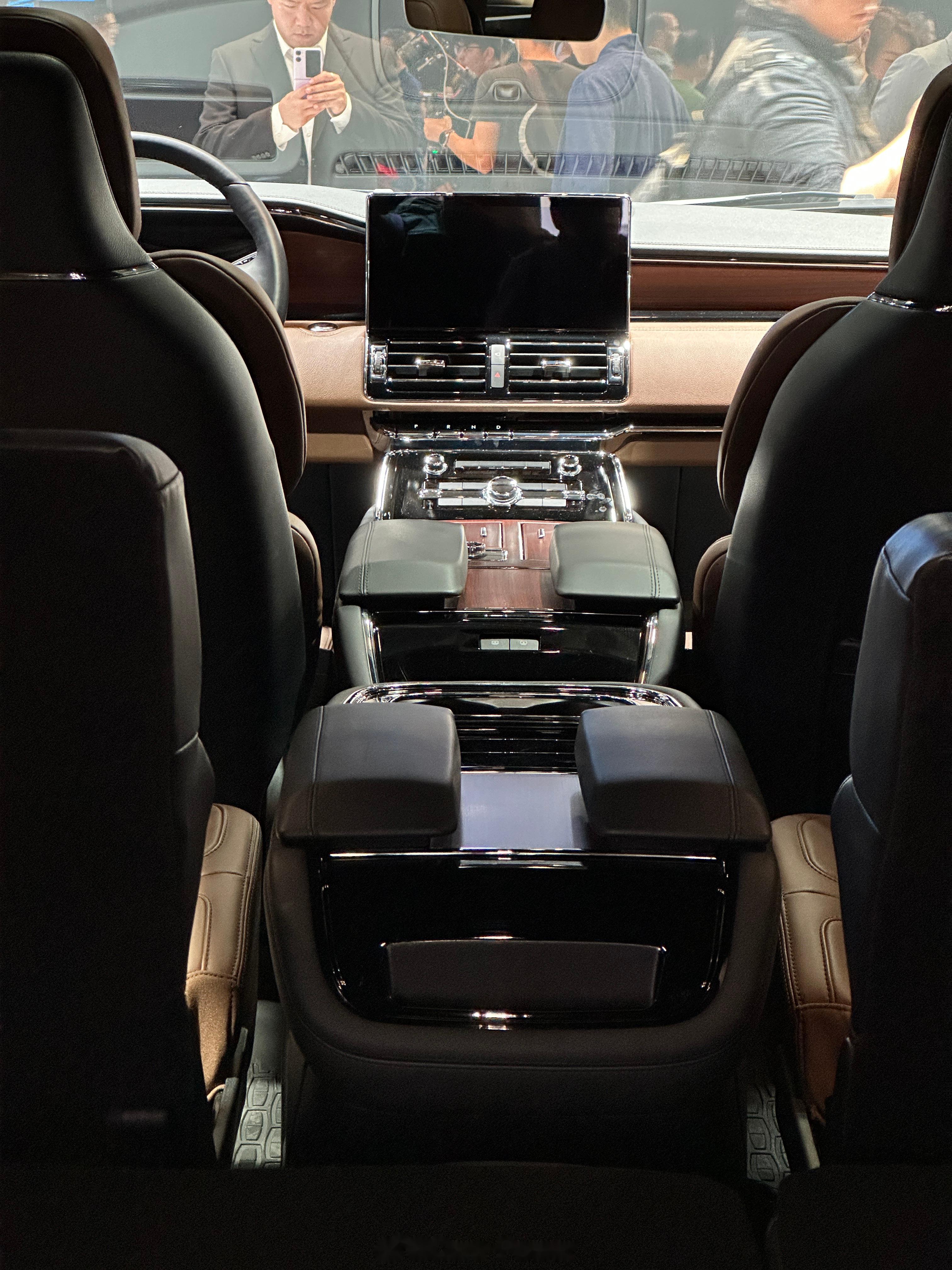 林肯领航员 😍😍😍金棕双色涂装 绝对中东土豪风 内饰各种大