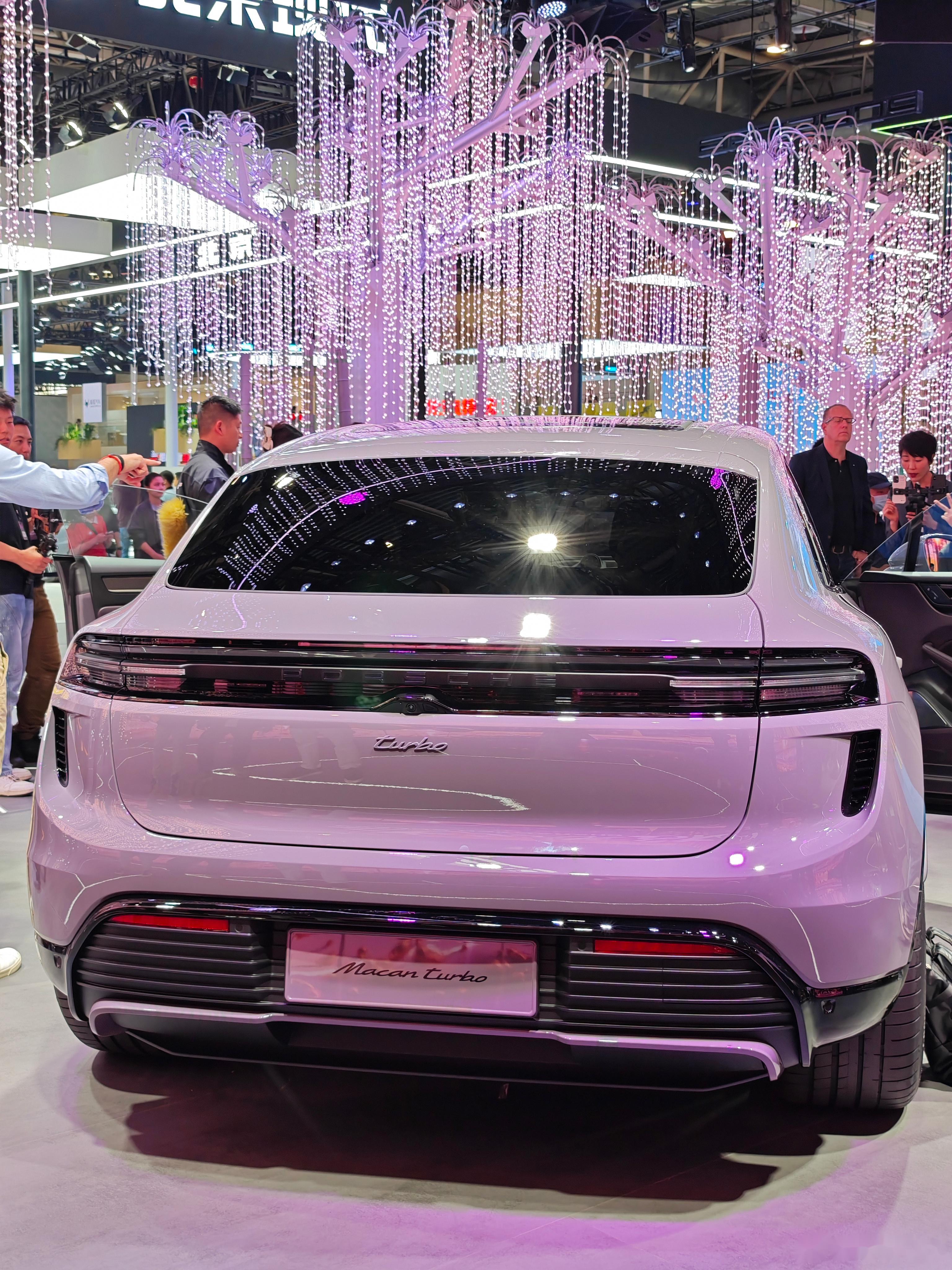 保时捷在 只带来了纯电车 燃油车想买的还会买,但吸引不来新客群了