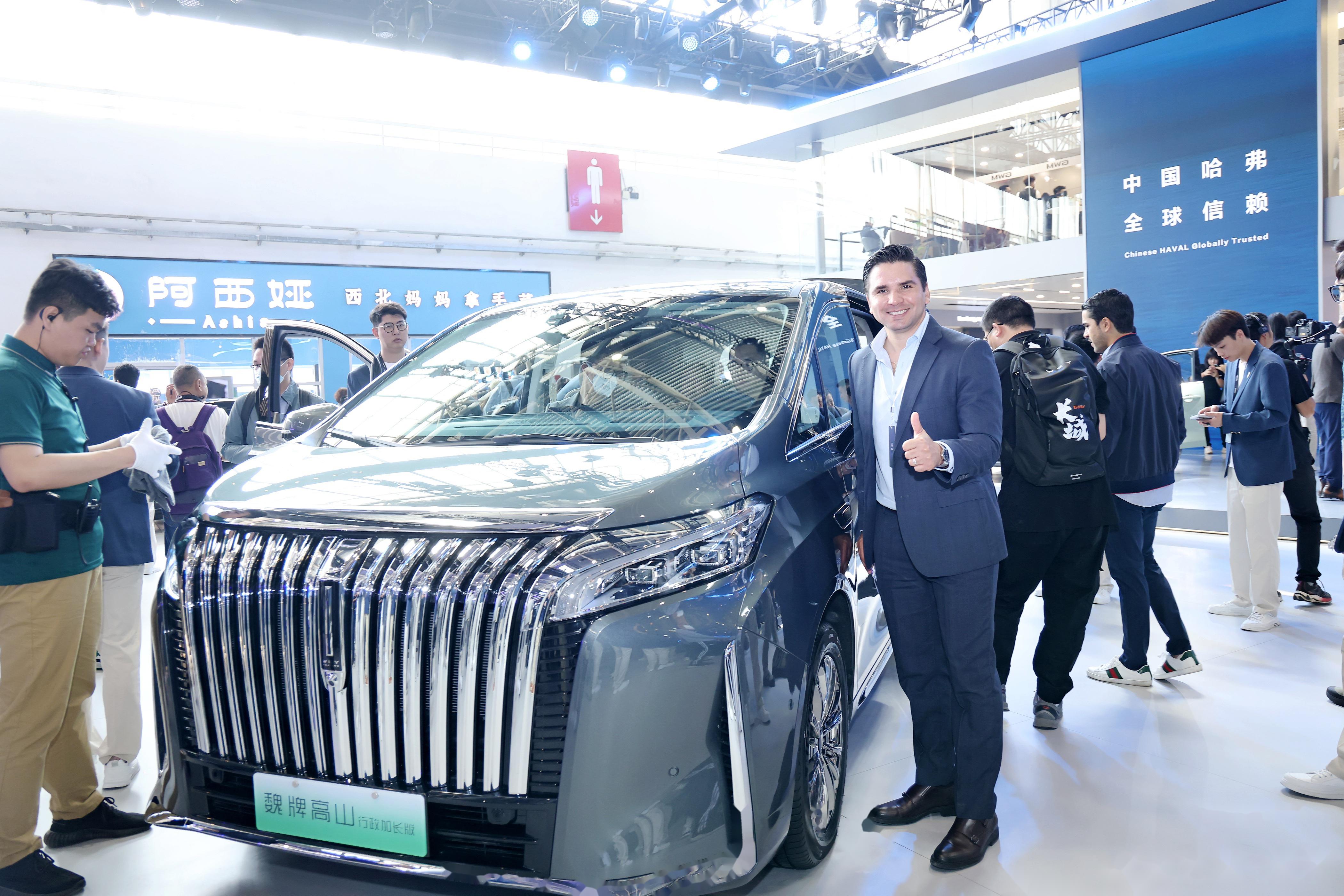 长城汽车在2024年北京车展上展示了其五大品牌——魏牌,坦克,哈弗