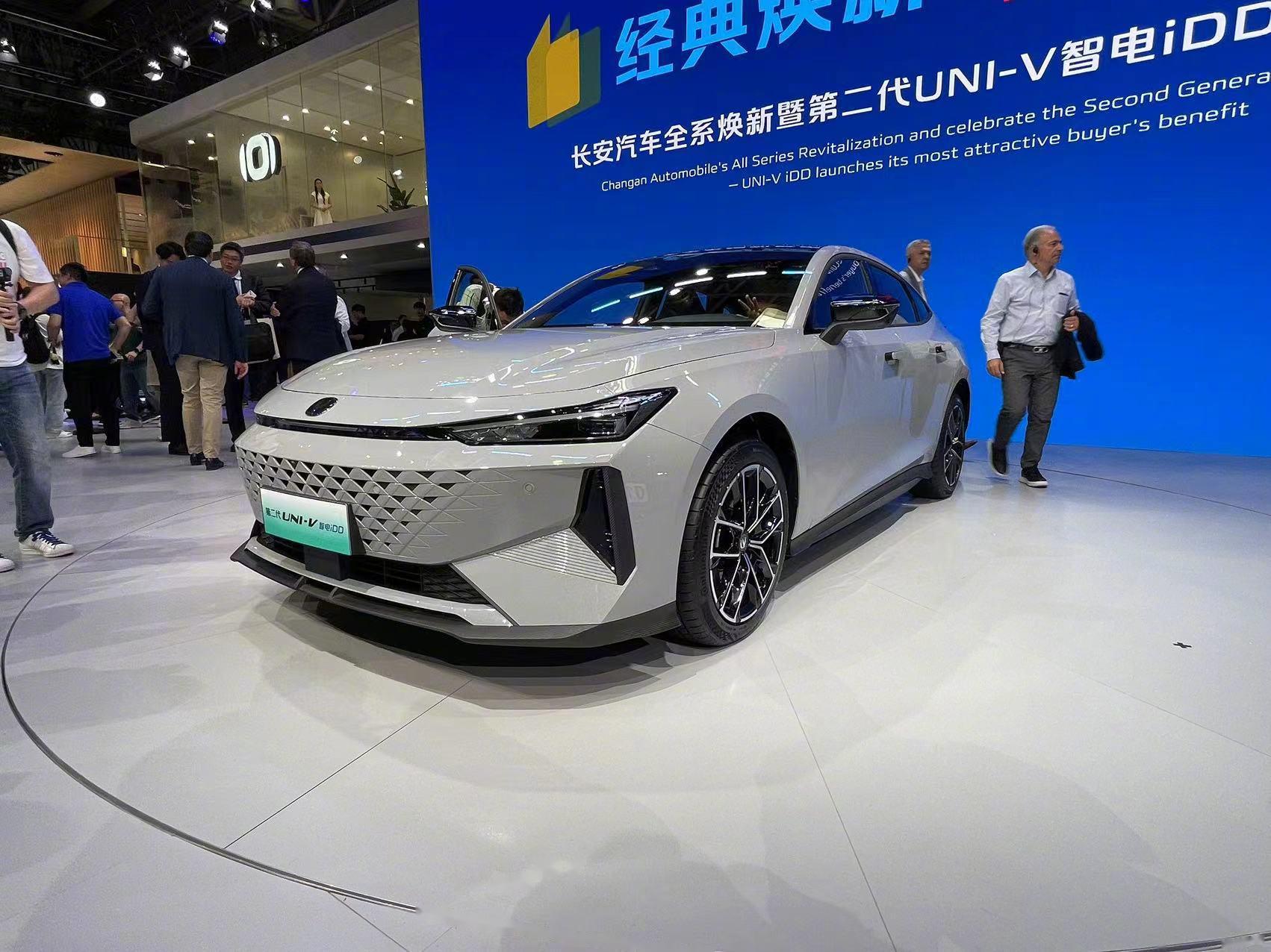 长安汽车第二代uni-v智电idd上市,售价11.49万元-12.69万元