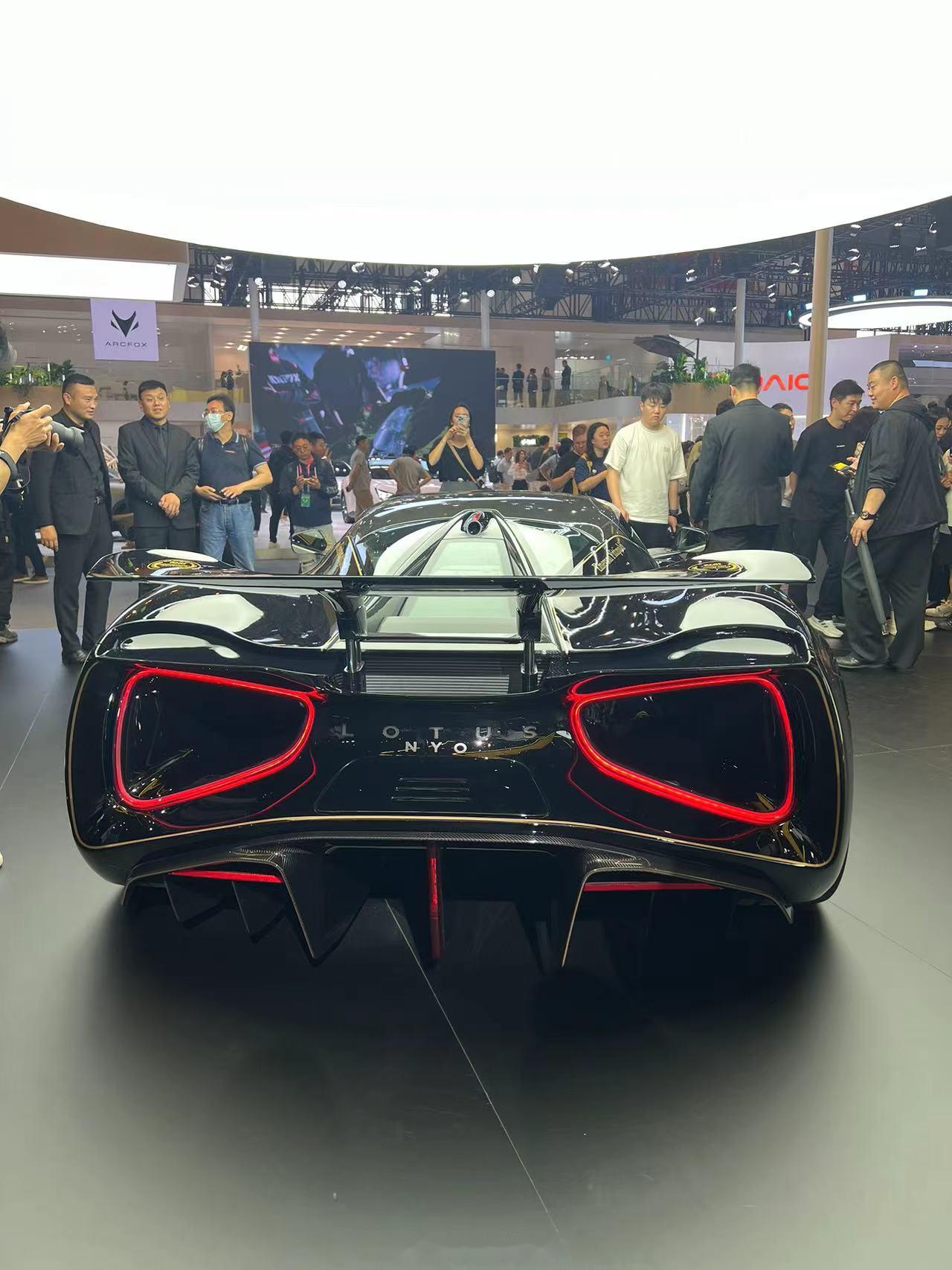 这应该是车展最贵的车了 路特斯带来了evija fittipaldi限量版 指导