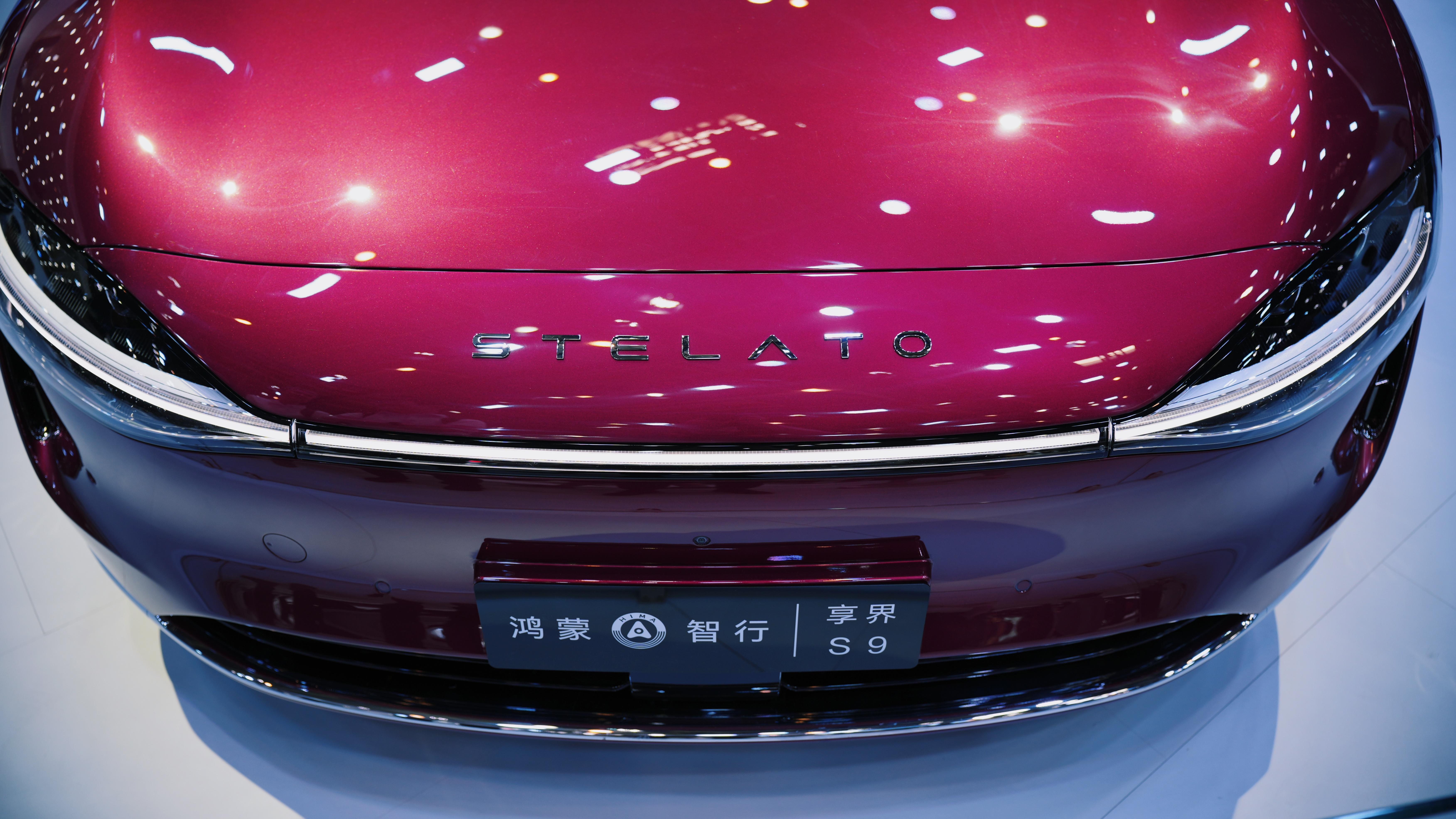 看一下华为享界s9灯组,这个灯这样看,还是比较梦幻的,不知道卖什么