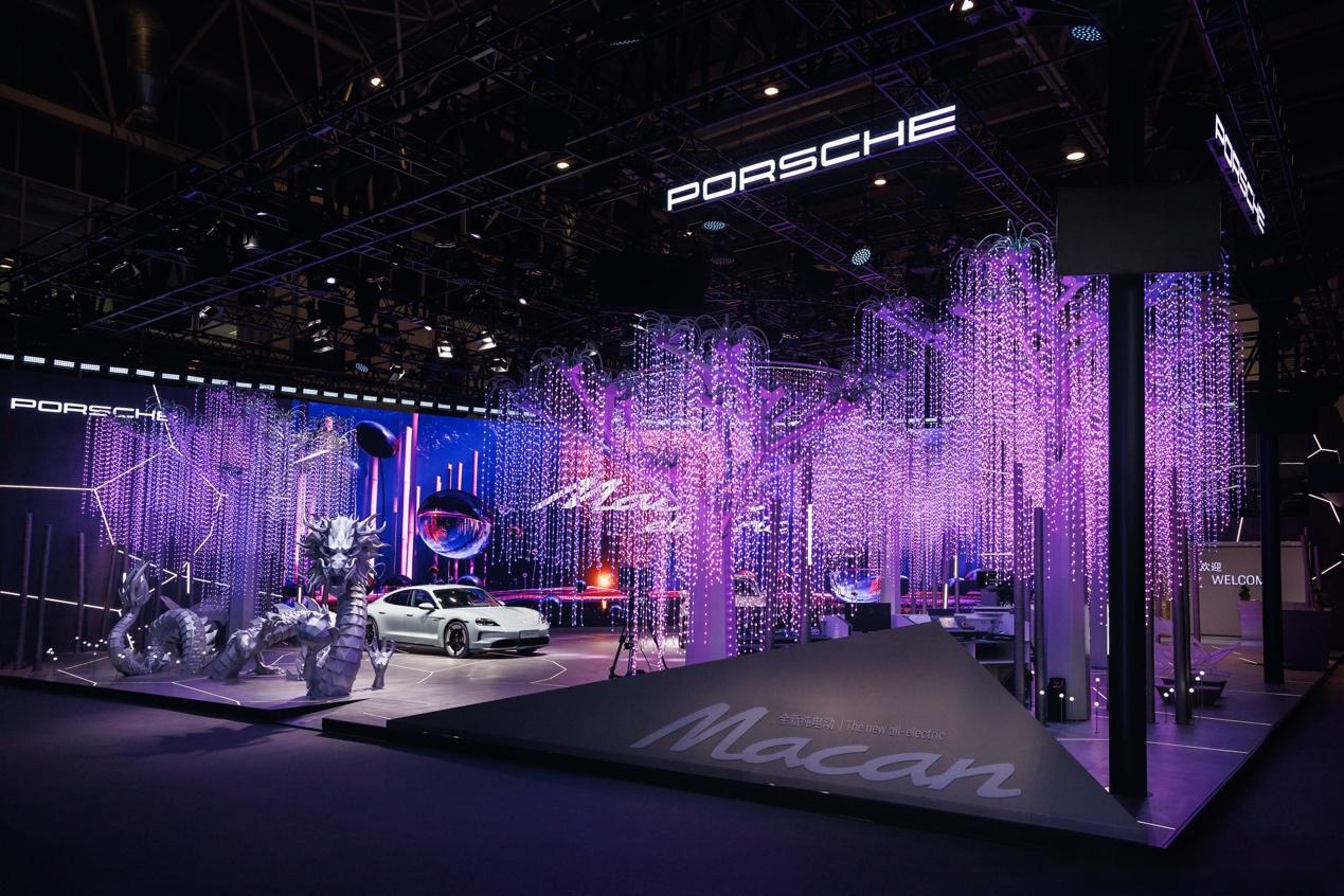 北京车展,保时捷展台打卡,笑死了,赛博丛林风,整了一个大龙.