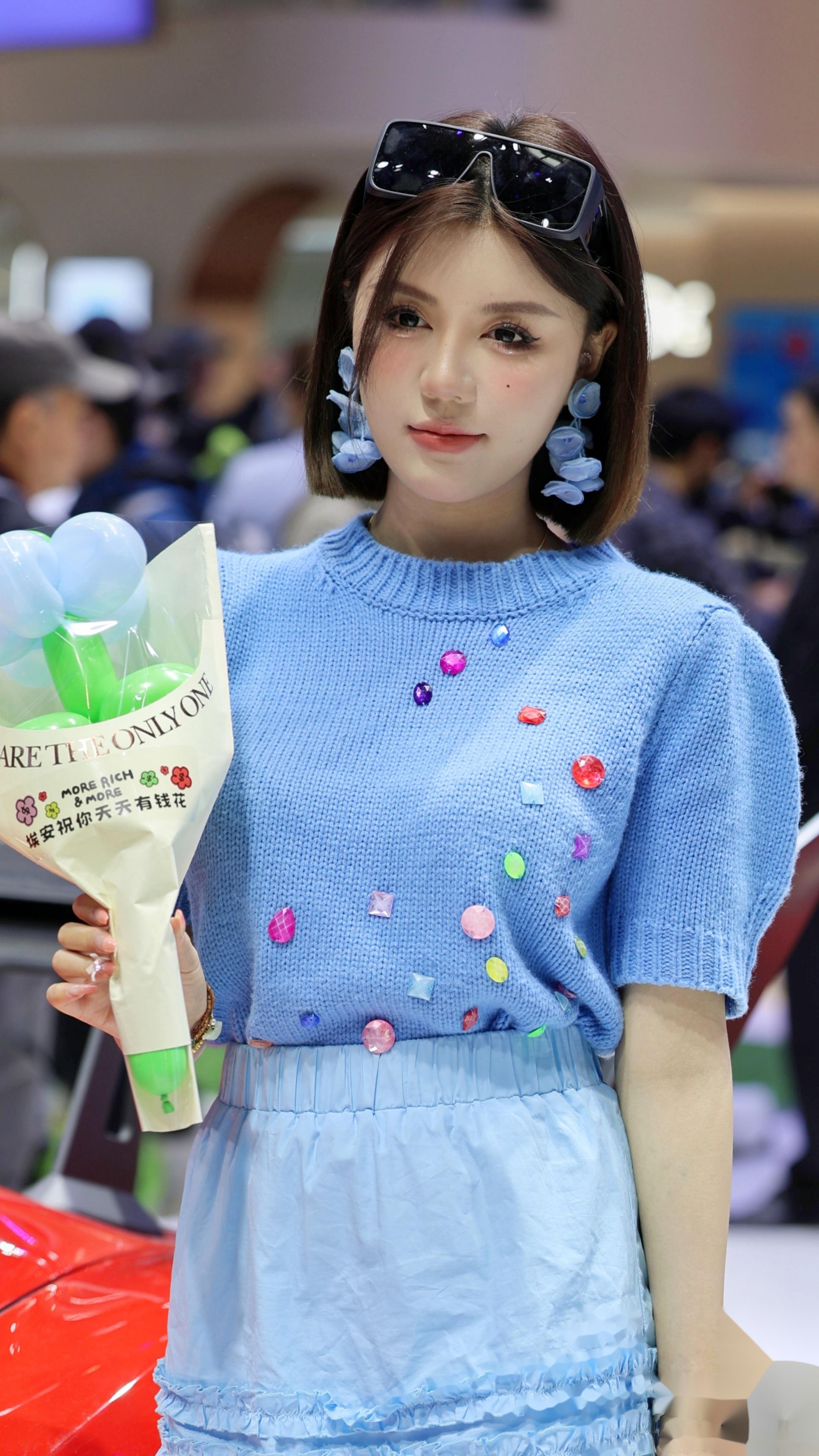 我好像在北京车展看见昆凌辣!车模小姐姐们真的太美辣!