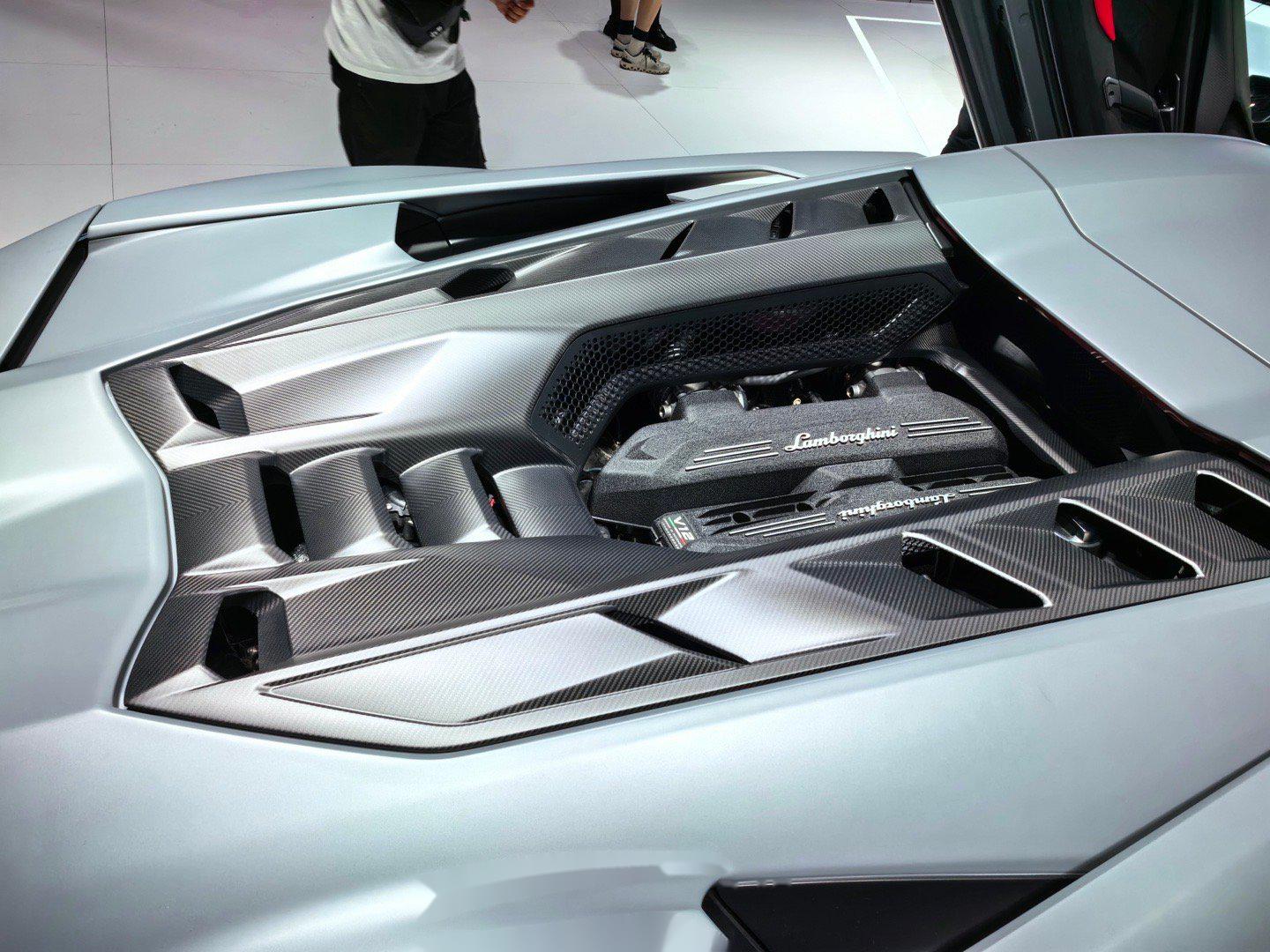 5l自然吸气v12发动机 三电机