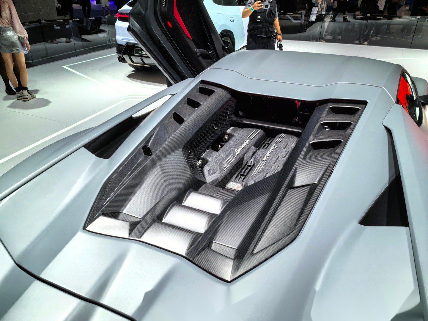 5l自然吸气v12发动机 三电机