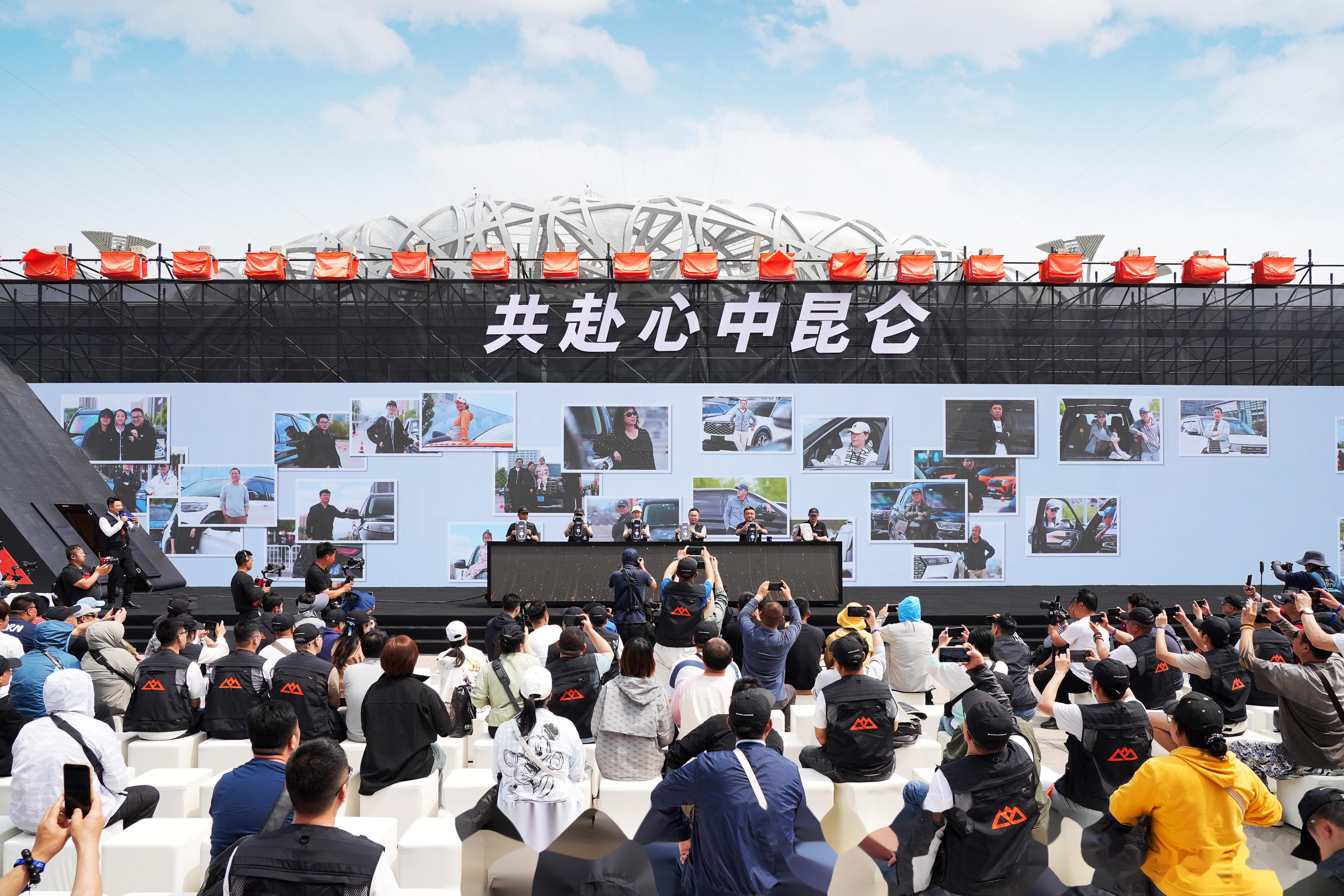 500车主集体签约 一直很喜欢福特探险者,鲜明的色彩,硬