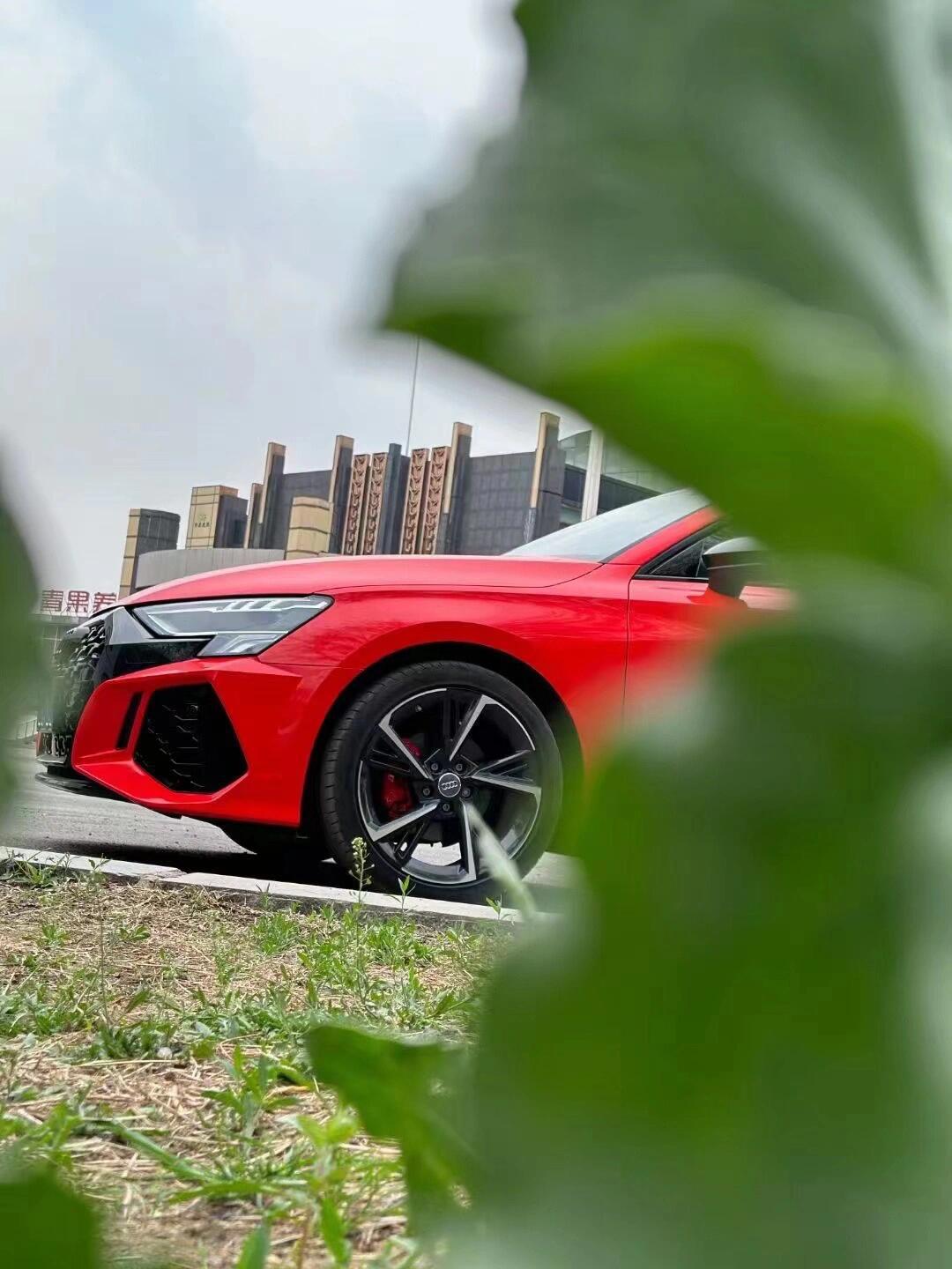 奥迪a3两箱改rs3前后包围