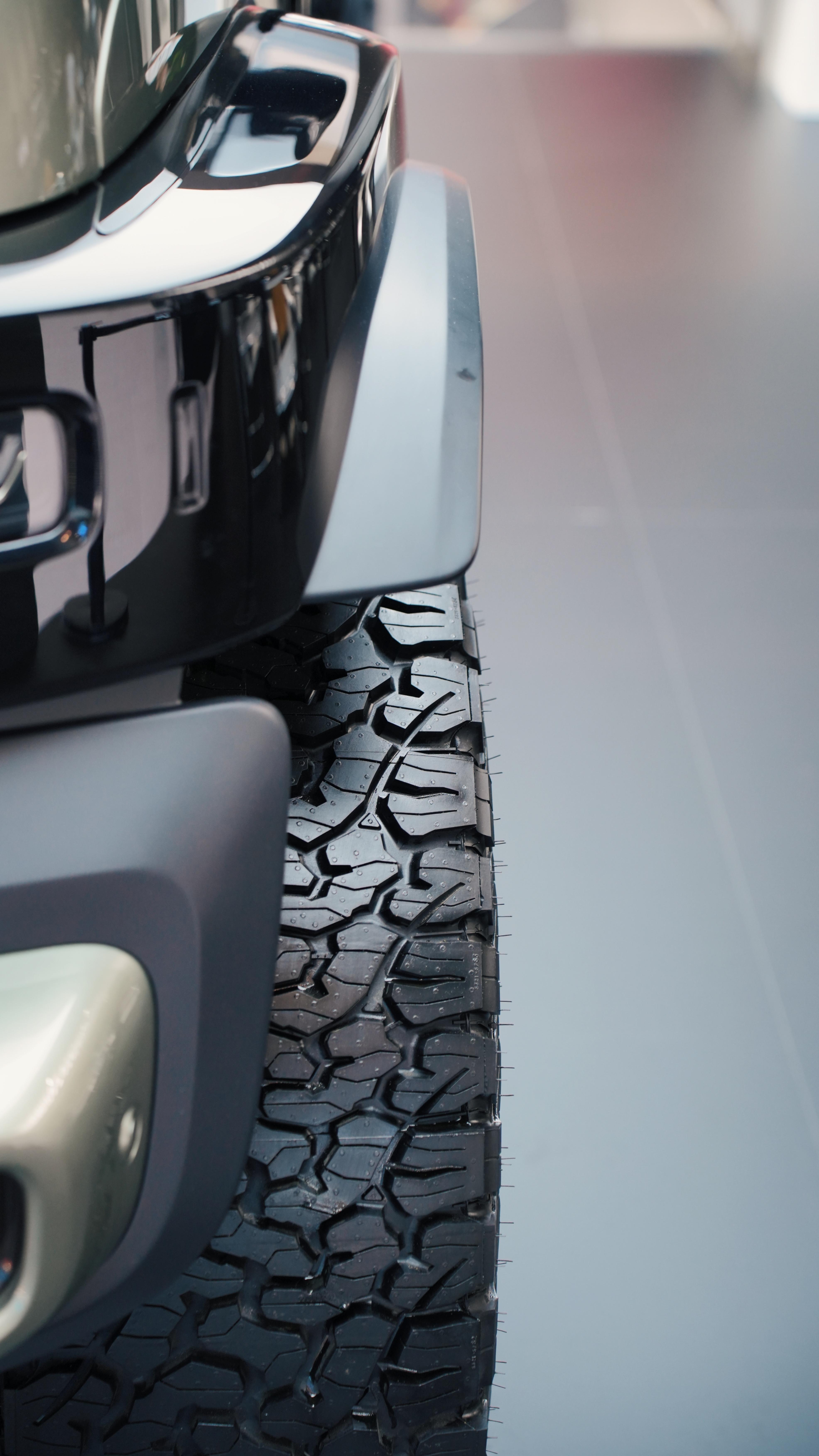 北京车展上,icar首发了台23的概念,硬派越野车的风格,这个at胎看着