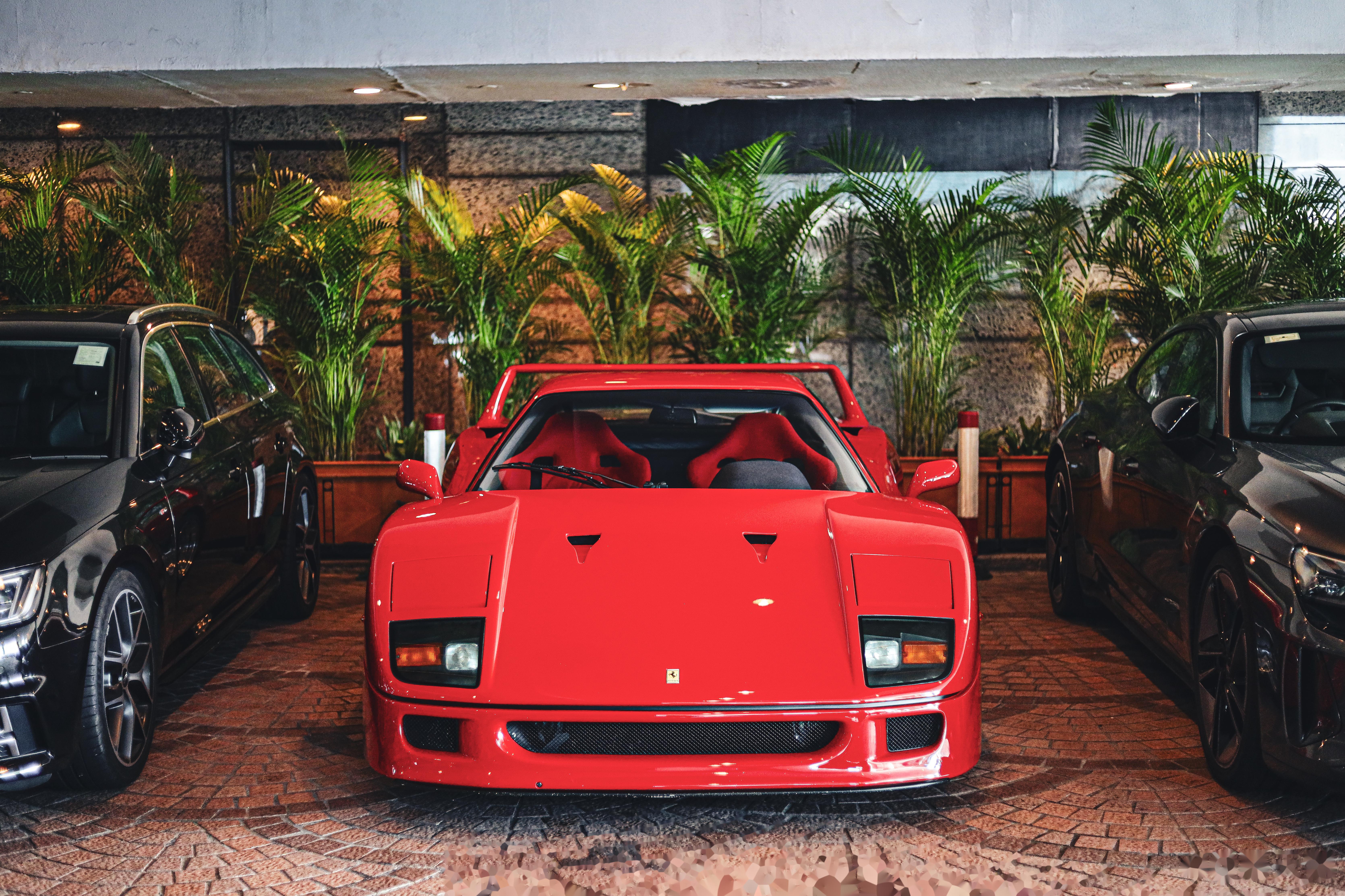 法拉利f40 为庆祝法拉利40周年诞生的作品,恩佐·法拉利亲自参与设计.