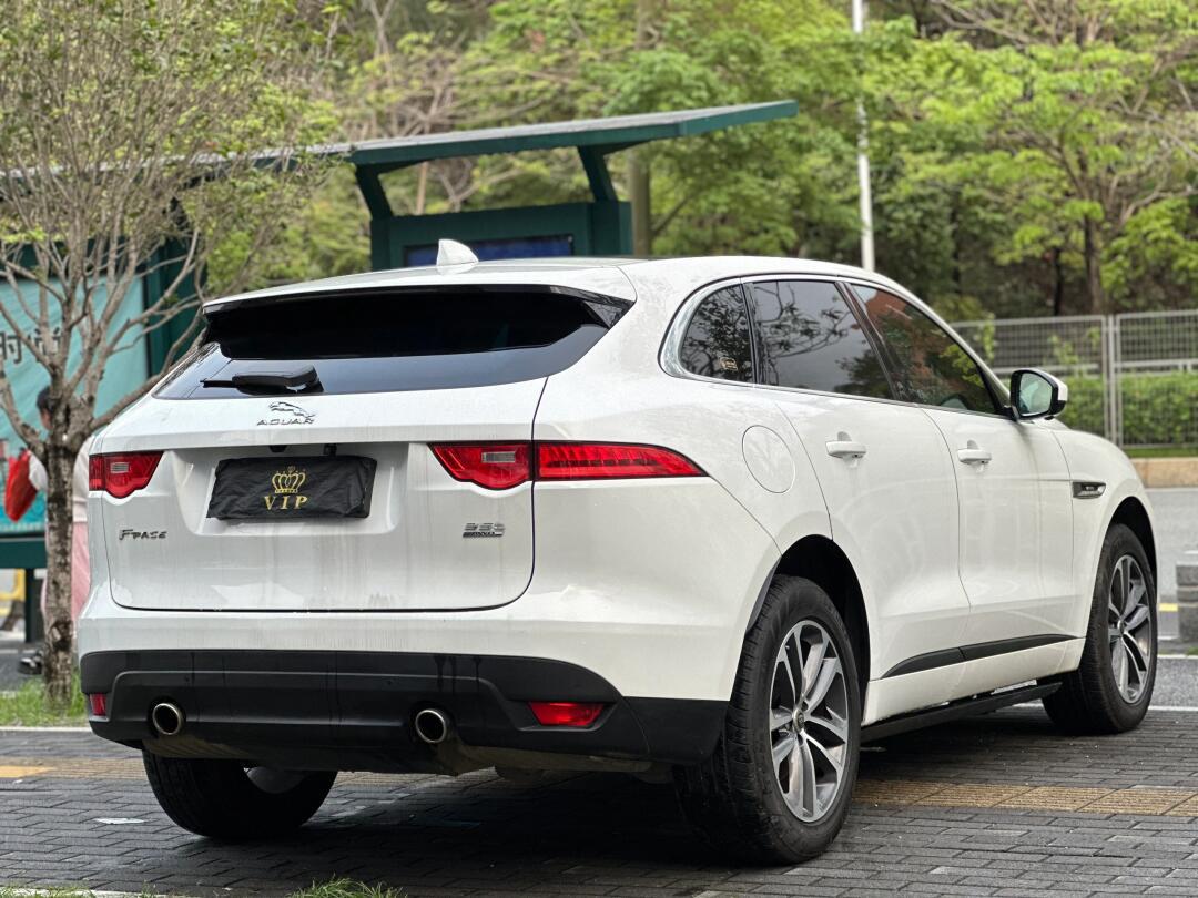 17年6月捷豹f-pace 3.0t四驱运动340匹马力 百公里加速5秒多 新车