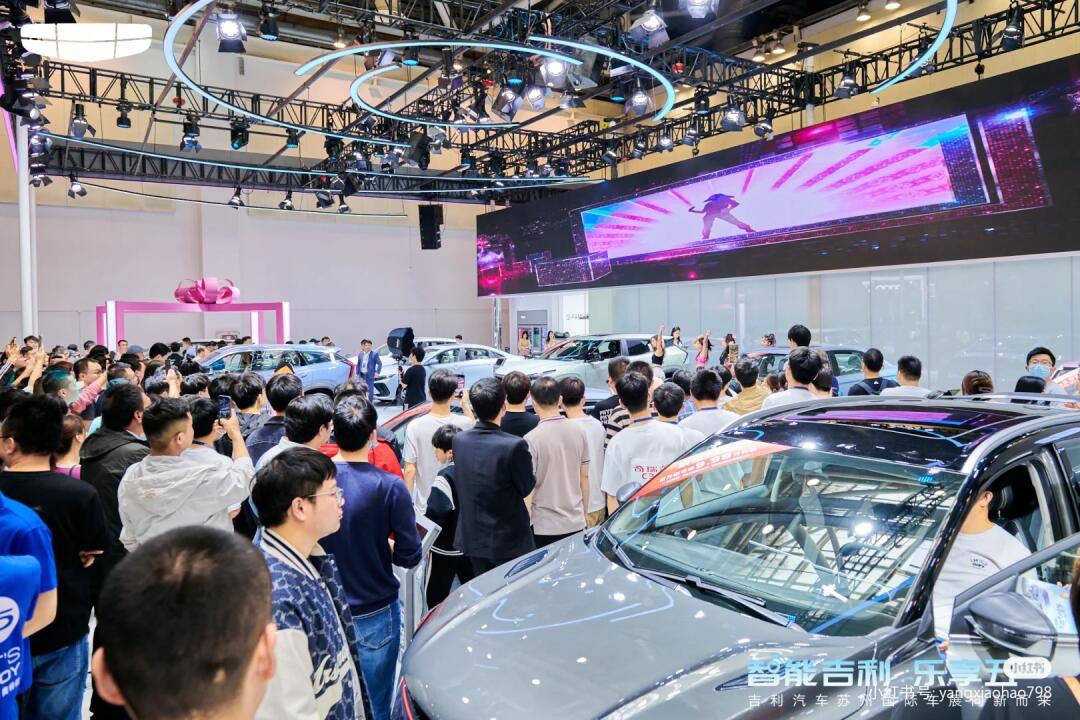 我在苏州五一国际车展看展,帮我点赞拿龙爸