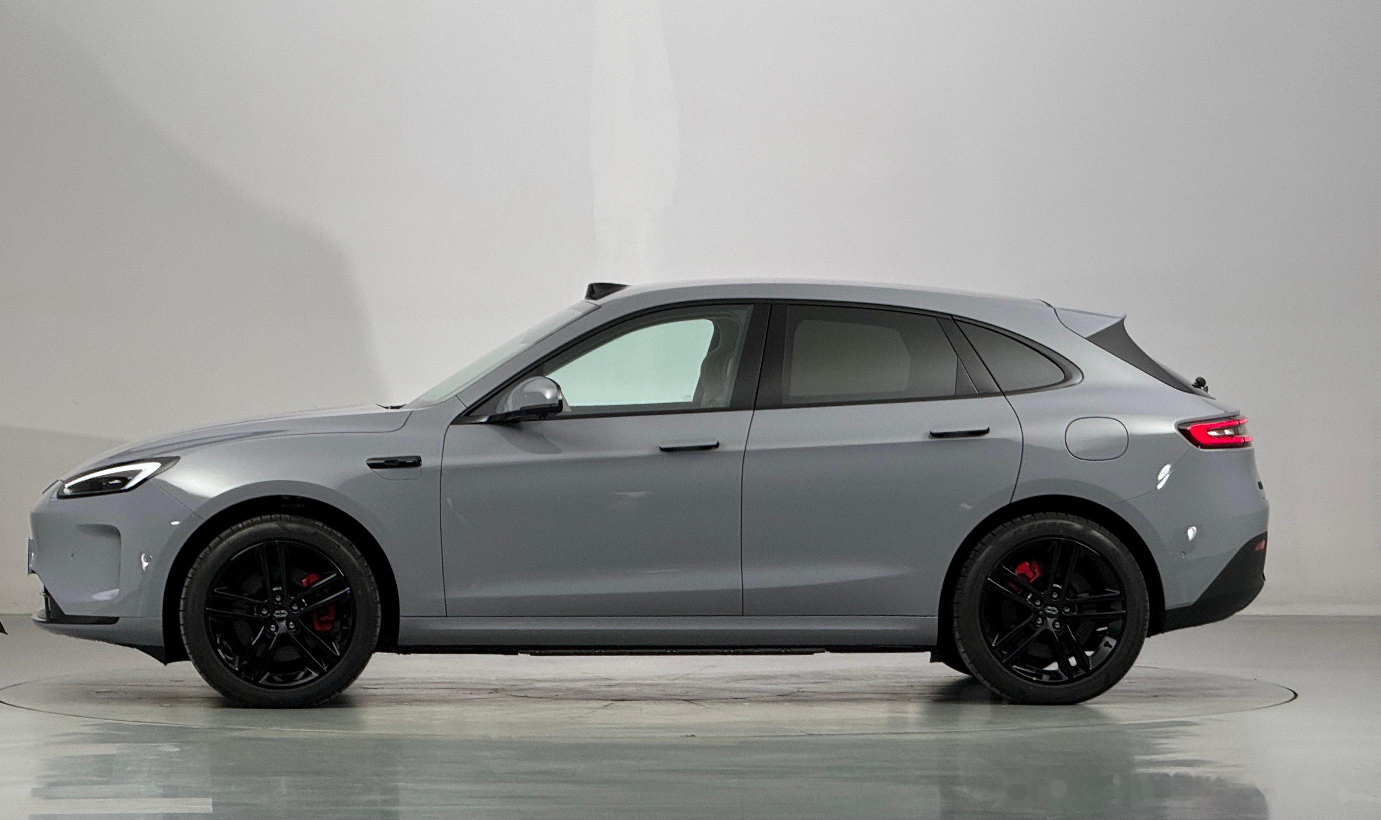 最新款已经到听懂一切采样棚了,发布会说这一代huawei sound车载音响