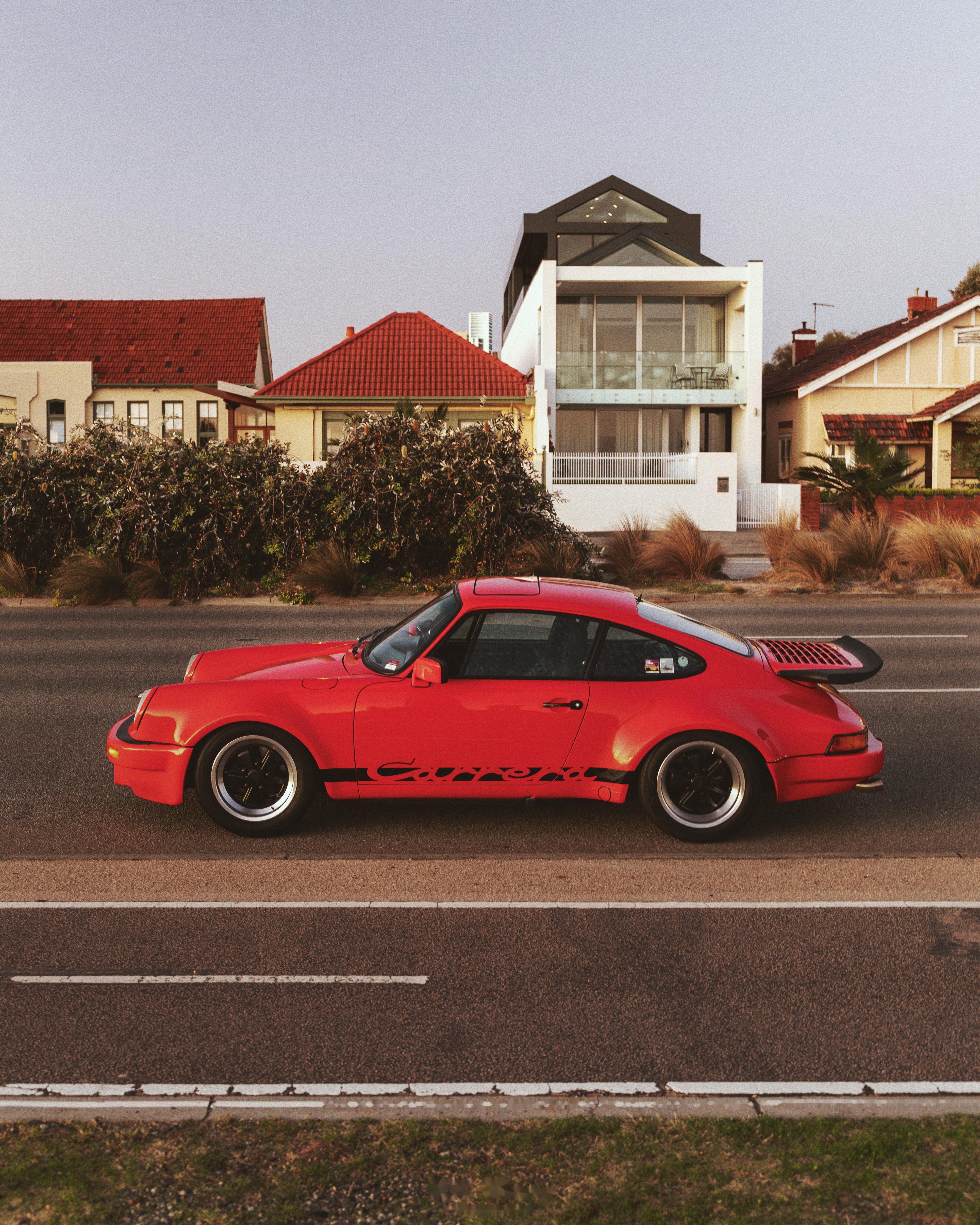 最近拍摄的一台很特别的风冷保时捷 这原本是一台g model的911 sc