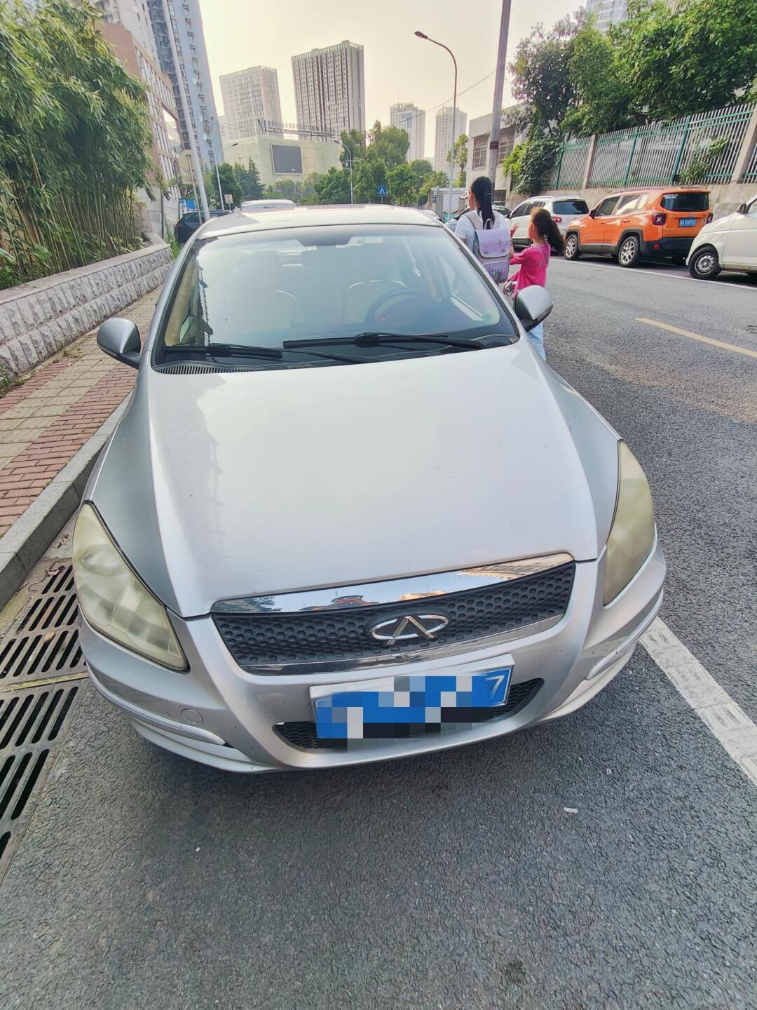 出一辆三厢奇瑞a3