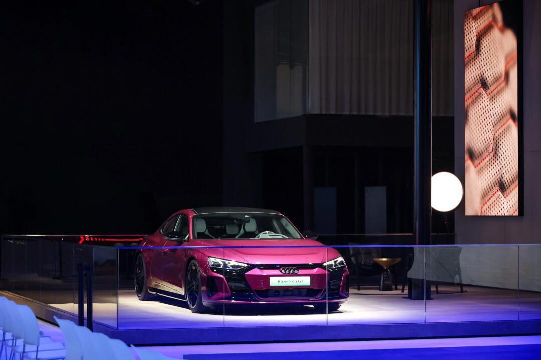 奥迪最新款rsetron-gt来袭