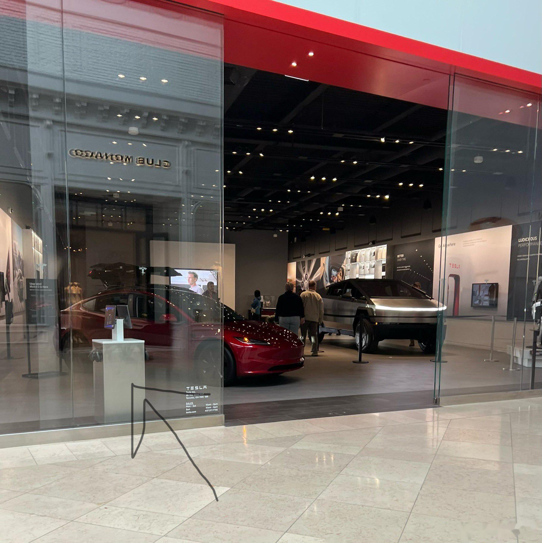 特斯拉在海外展厅中加入model 3 performance的同时,还加入了一个
