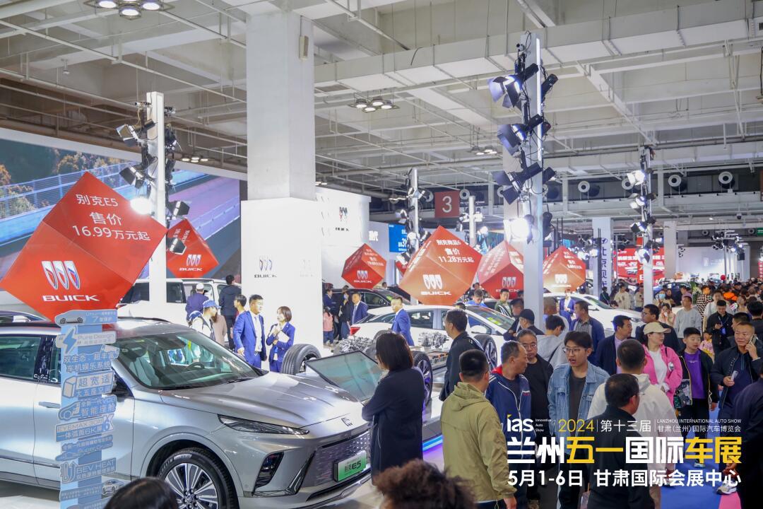 车展day166—— 97 人潮狂涌 热度爆棚 99邀您共赴假期的"