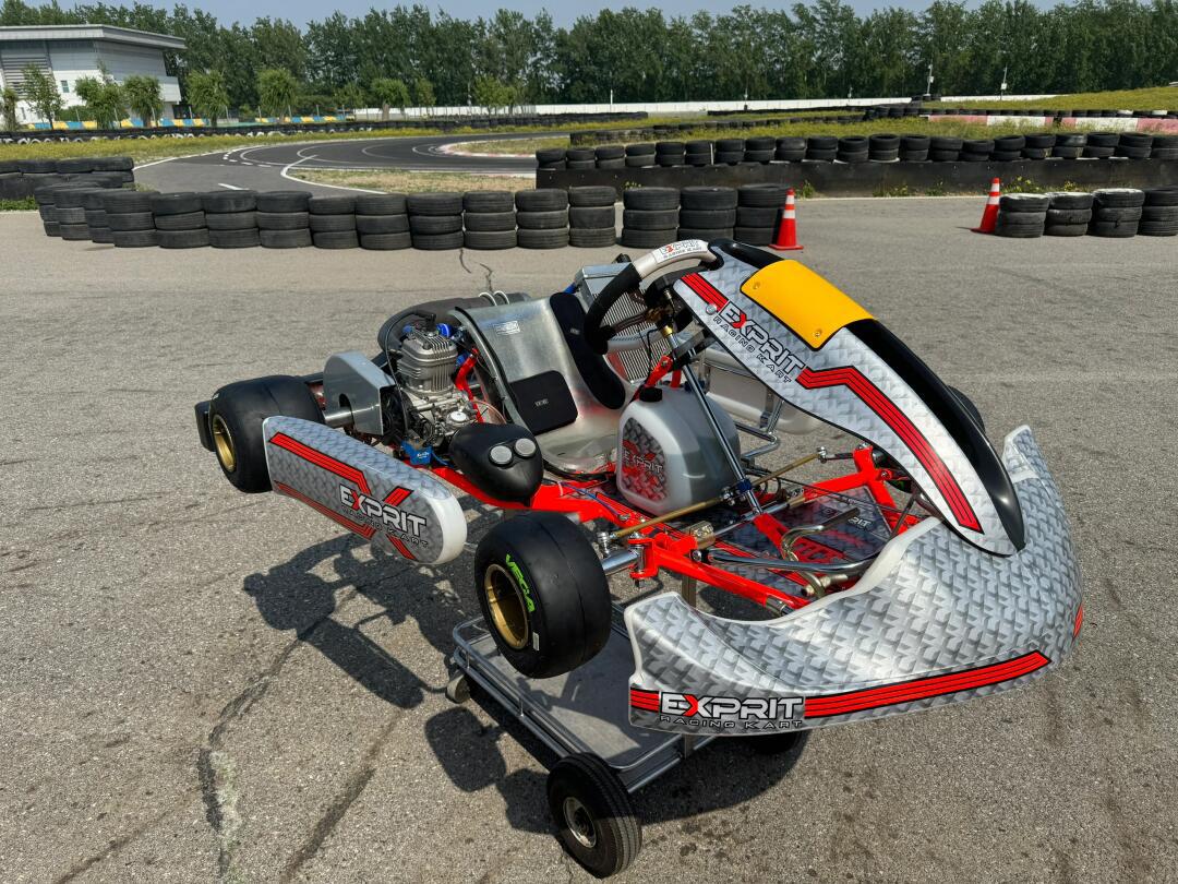 明天又要飞泰国,抓紧在北京的唯一一天时间来练卡丁车~7615