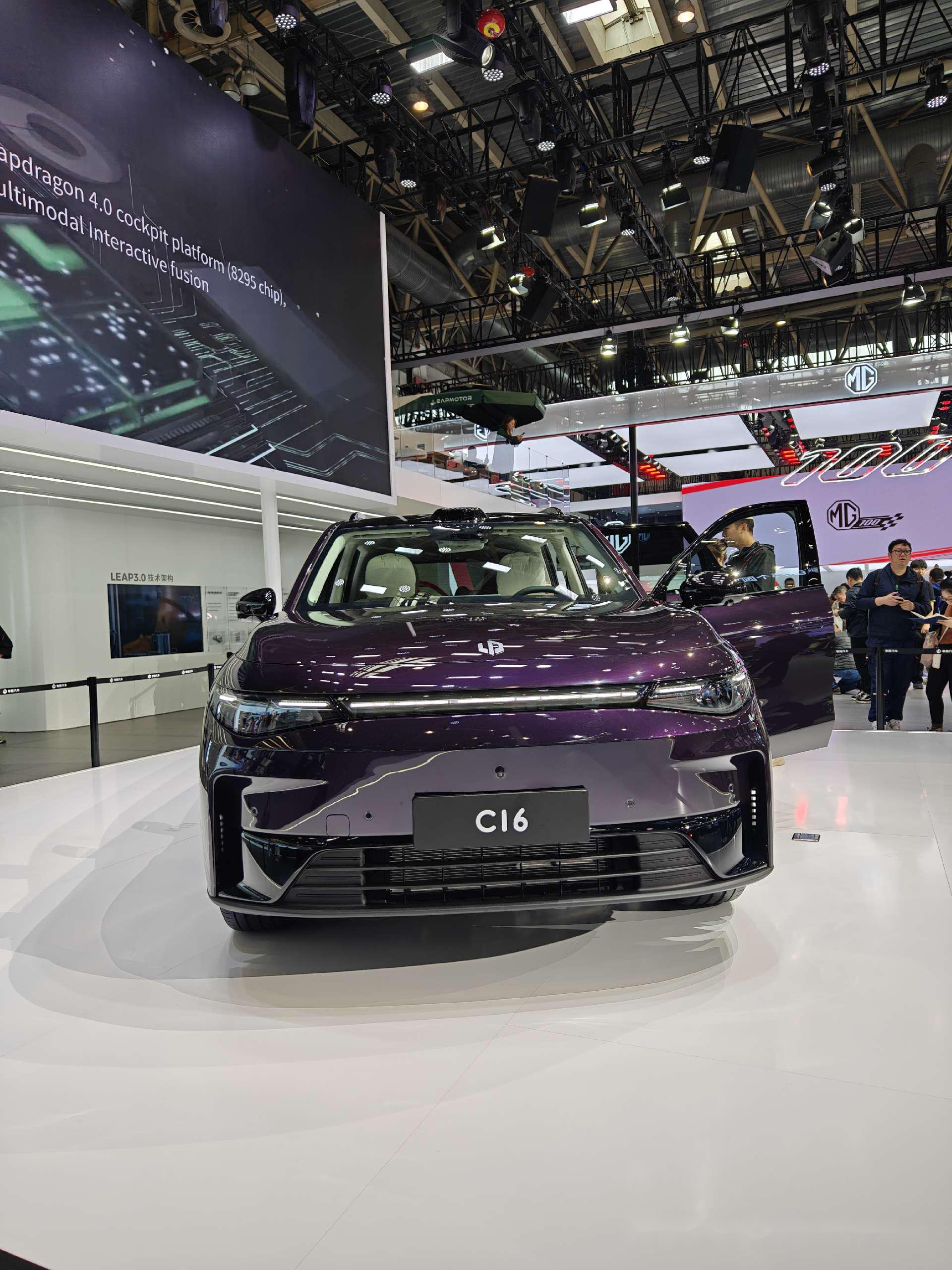 北京车展之云探零跑展厅 4月25日北京车展正式开始,众多汽车品牌纷纷