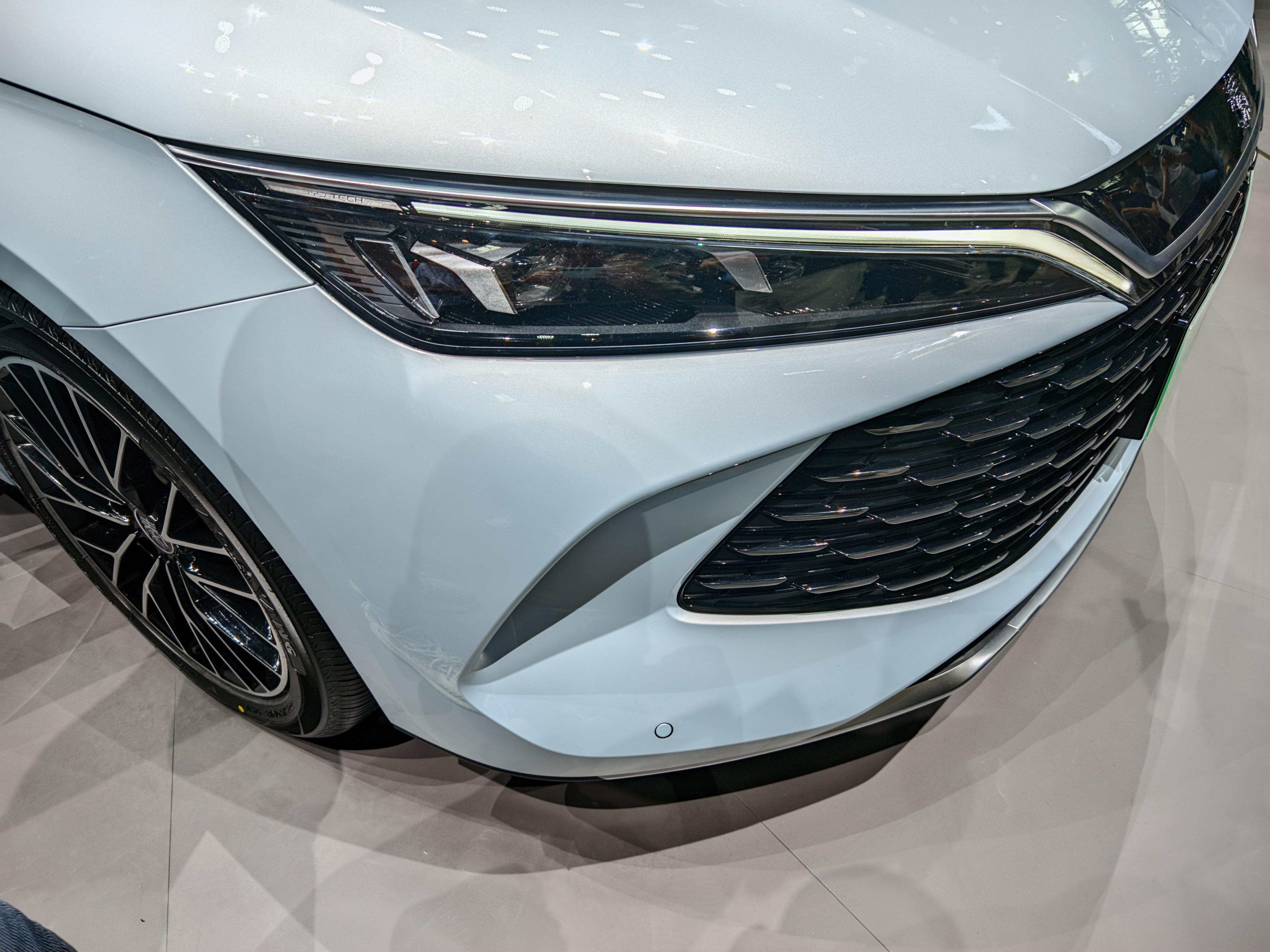 比亚迪秦l和海豹06 dmi,外观设计还是秦l更大气,海豹06有点像个笑脸.