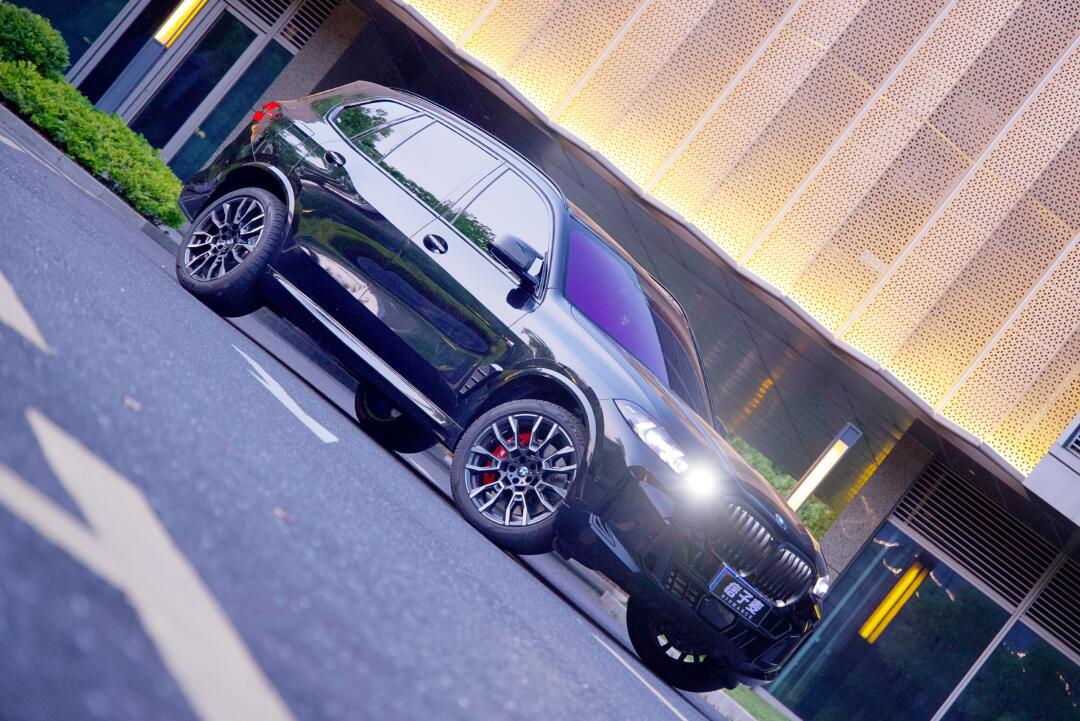 原厂控大哥的x5黑武士小改,细节拉满