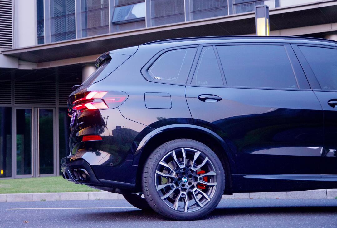 原厂控大哥的x5黑武士小改,细节拉满