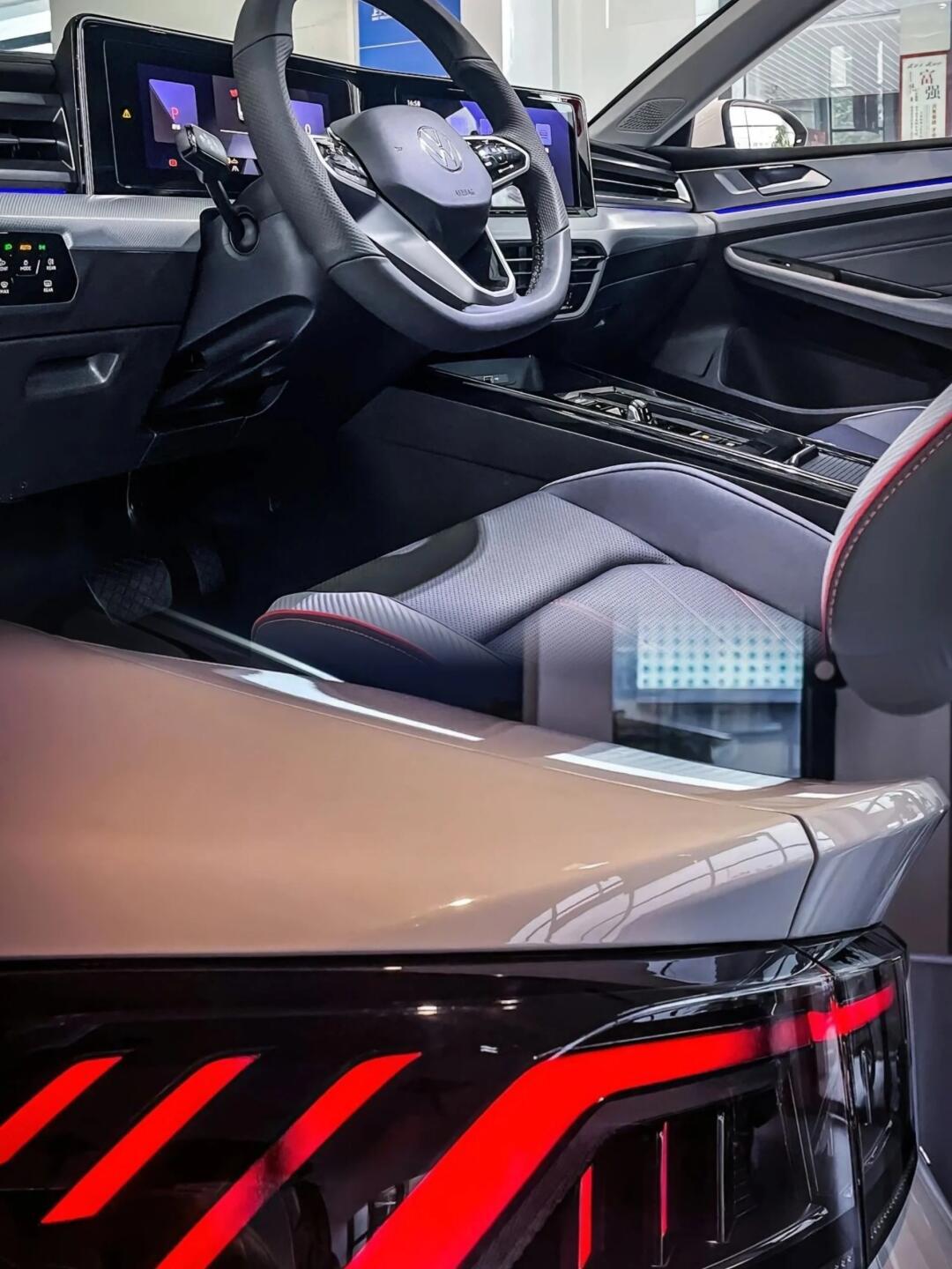 大众凌渡l280酷辣版,落地15.48万,首付3万