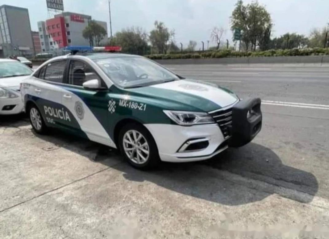 正在墨西哥首都服役的荣威i5警车
