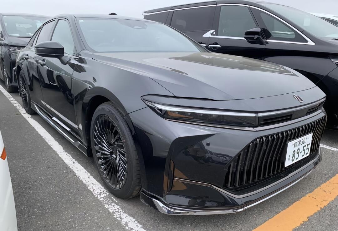 9591本土版16代皇冠sedan