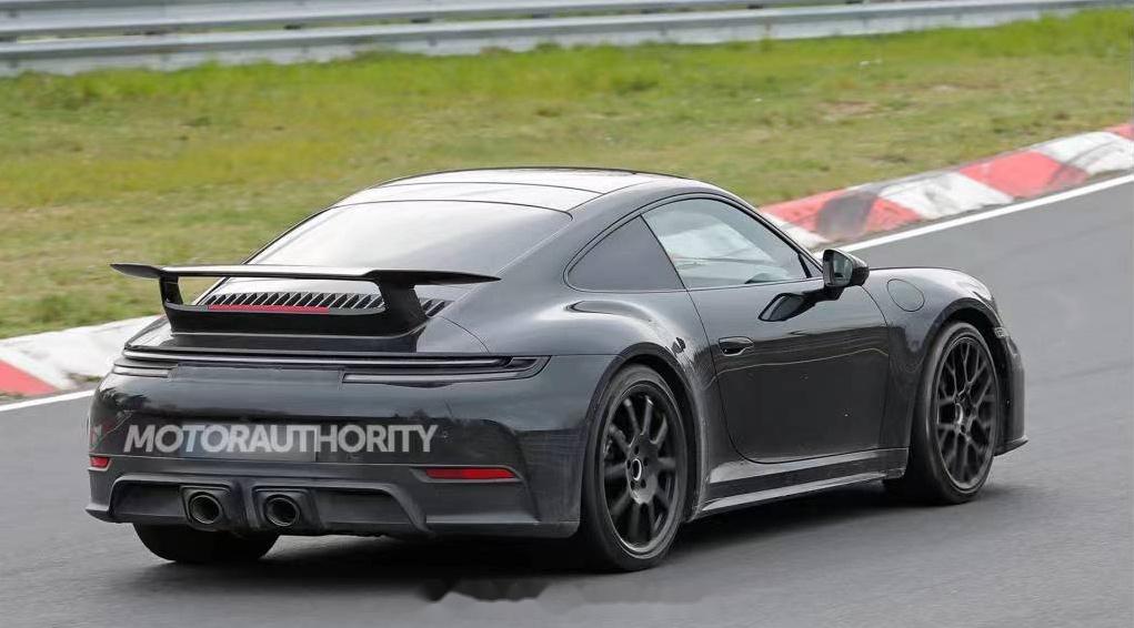 1的保时捷911距离上市已经过去了5年,马上保时捷也将推出该车系的小改