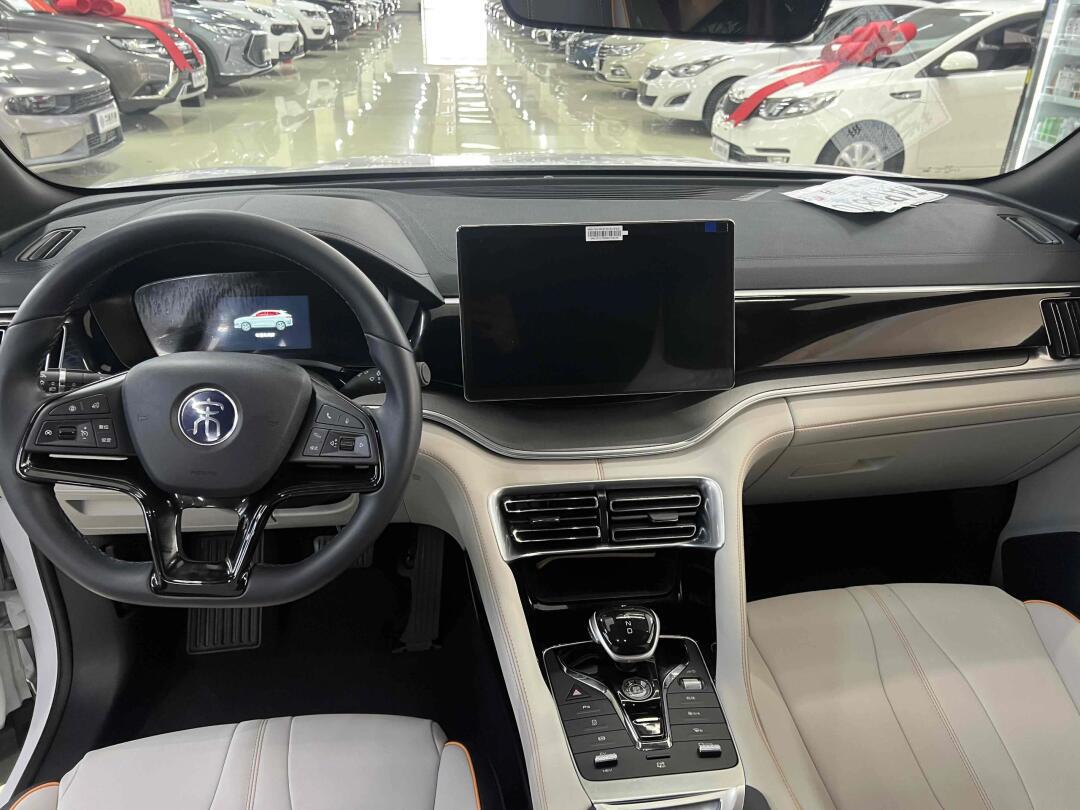 2021款比亚迪宋plus dm-i 110km 旗舰版