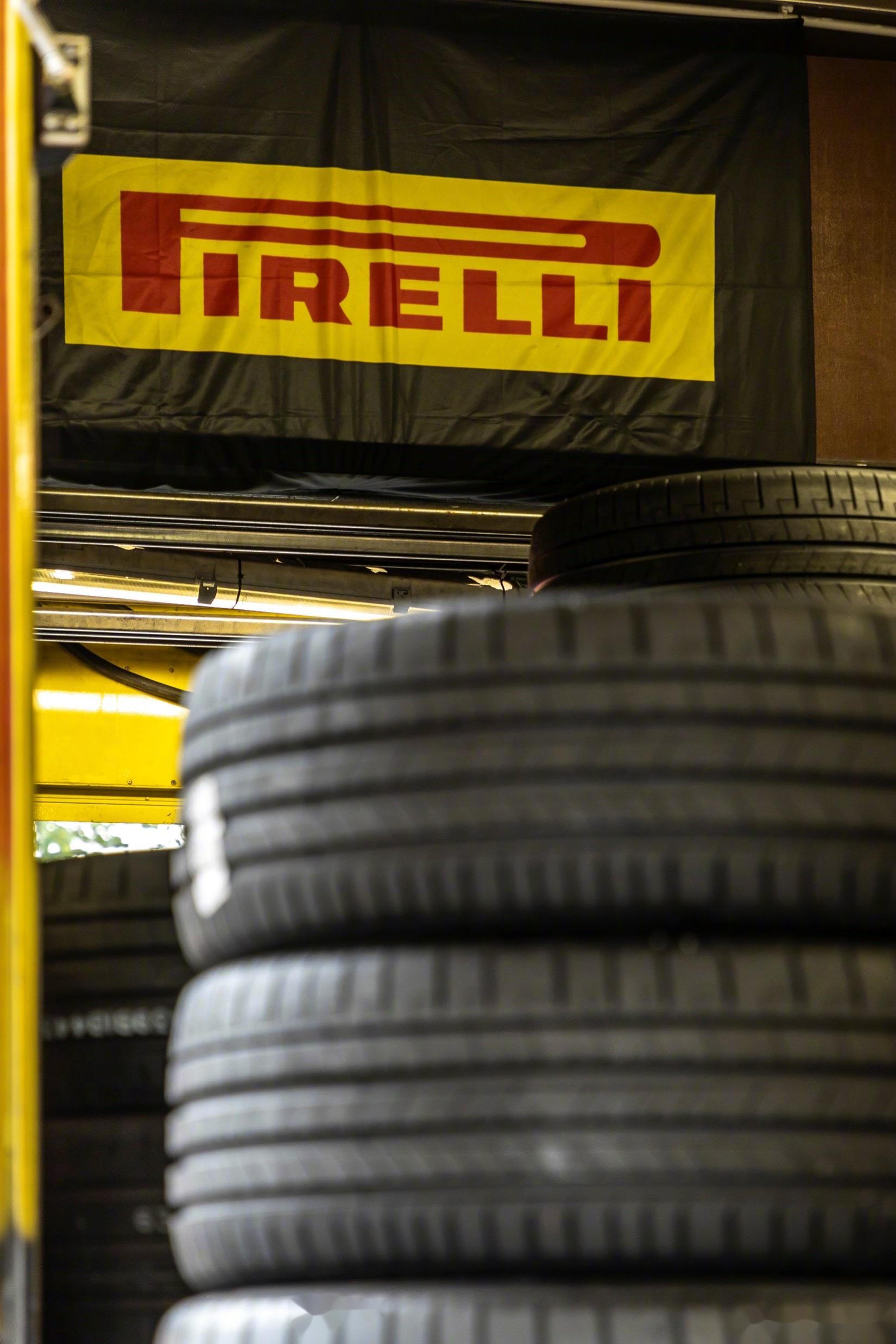 法拉利仍在为老车提供全新配件,近日完成了新款轮胎的