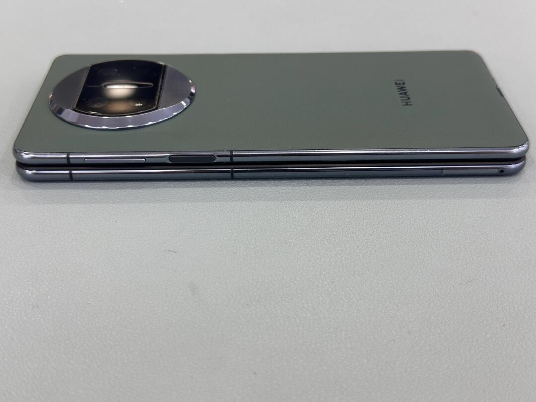 华为matex3它来啦 内存:12 256g 电池:96 处理器骁龙:8gen1