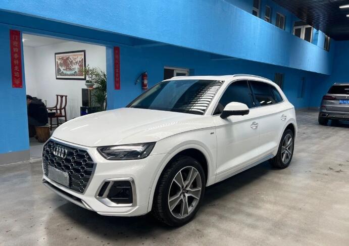 22年新款,奥迪q5l 45tfsi 最高配2.0t高功率 四驱高配 电动座椅调