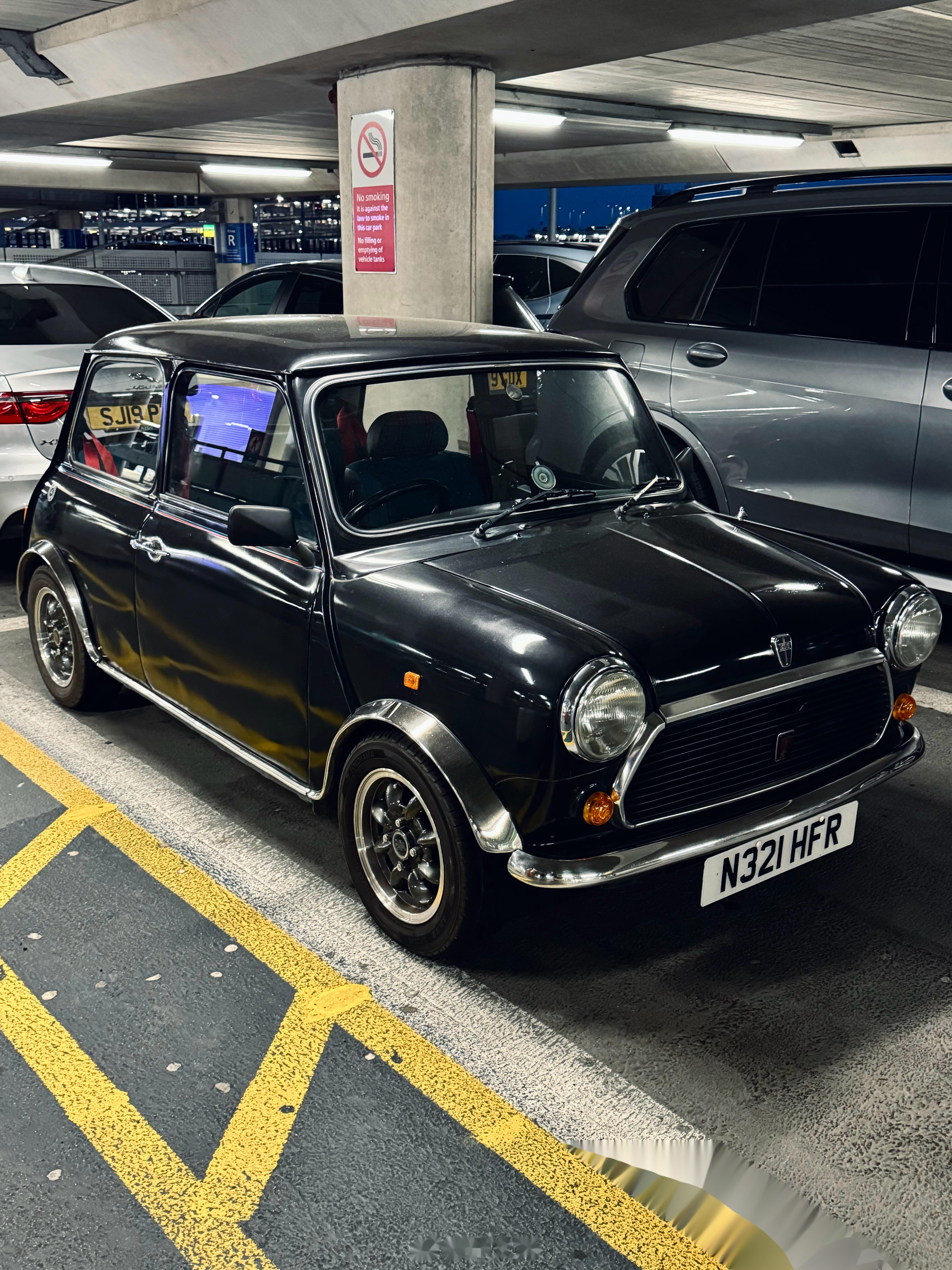 这次在英国发现 mini cooper 是真的受欢迎,各种小车.#小泽出去玩