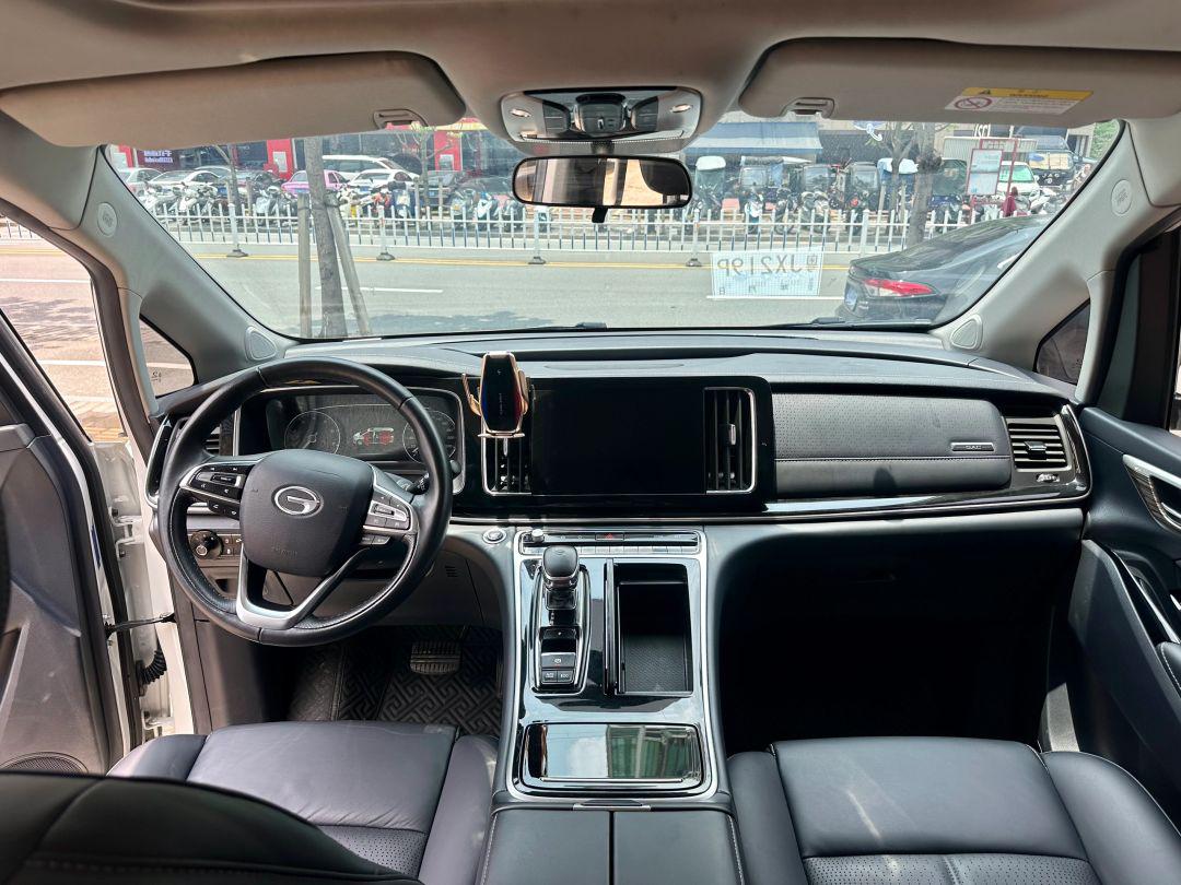 2021年传祺m8领秀2.